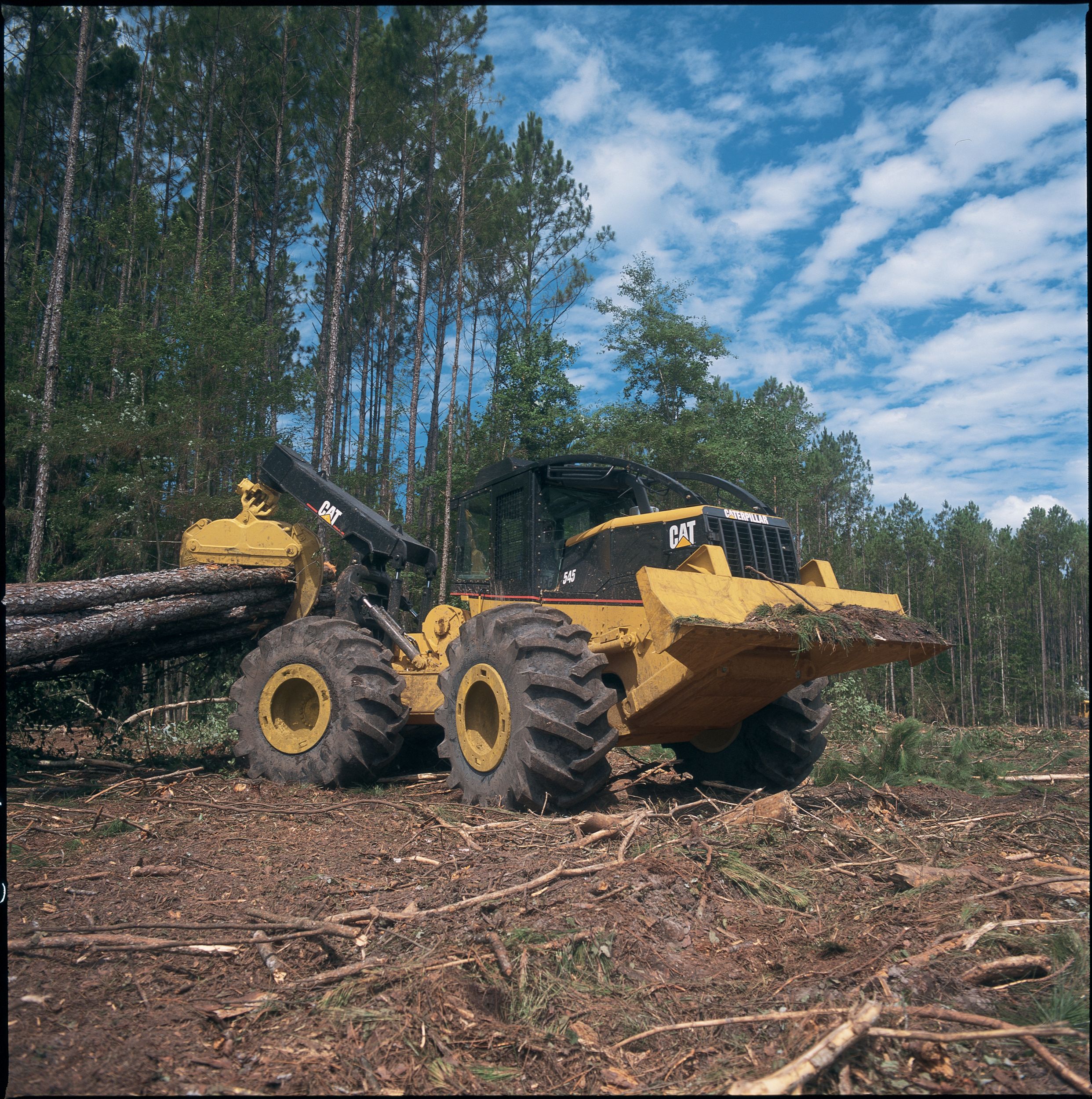Cat 545 Wheel Skidders | Caterpillar