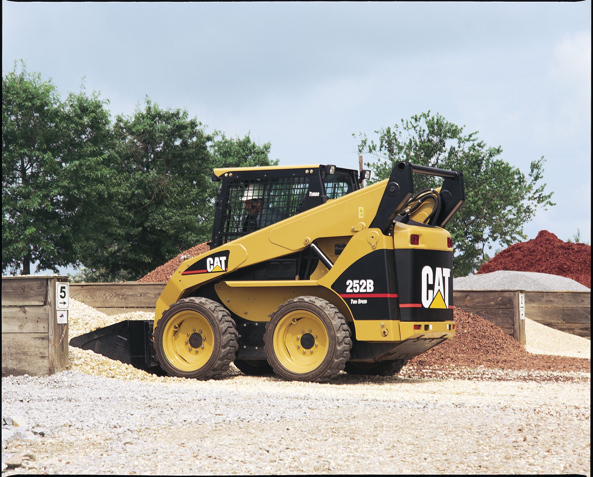 Cat 252B Skid Steer Loaders | Caterpillar