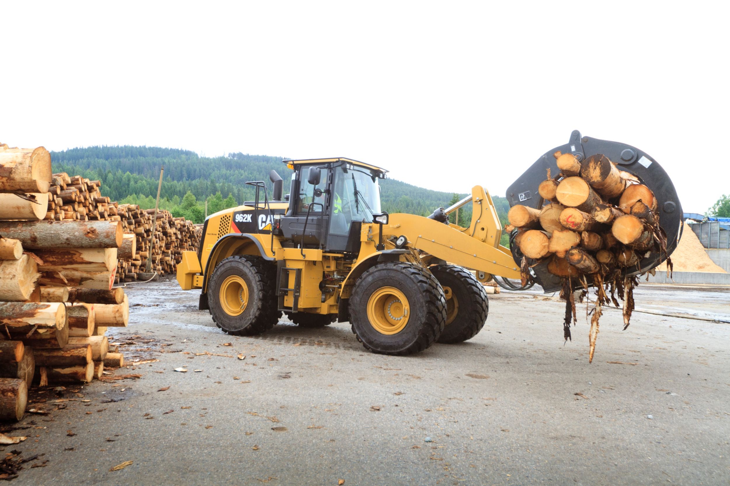 Unloading Grapple Forks 1850mm (73in) Fusion™