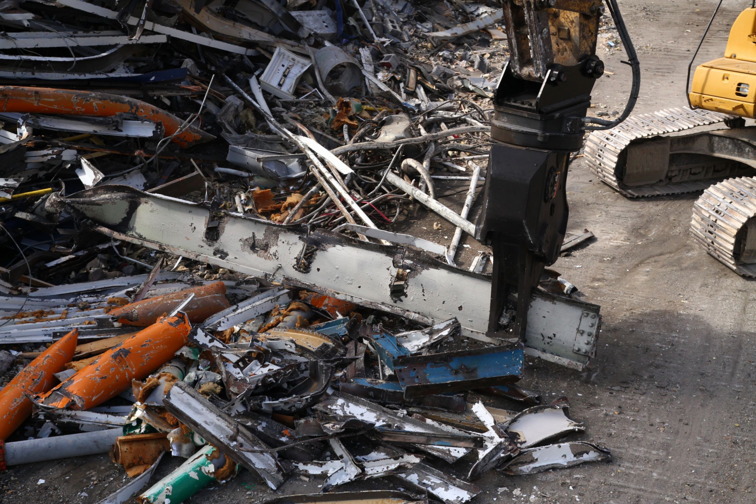 Multi-Processors with Shear Jaws are ideal for secondary demolition and scrap metal processing.