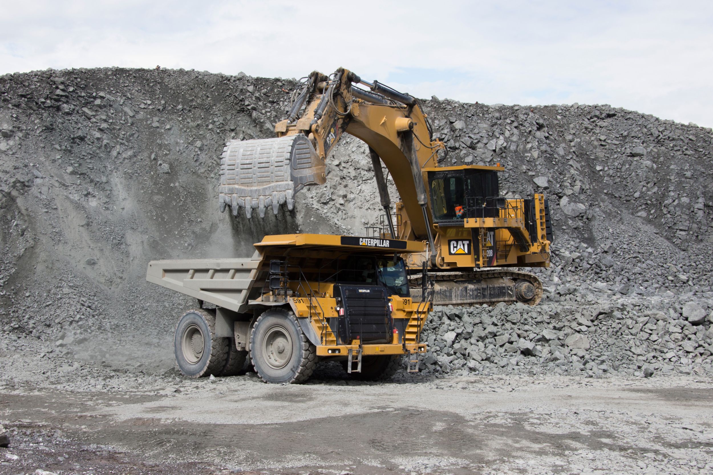 6030LRC hydraulic-mining-shovels