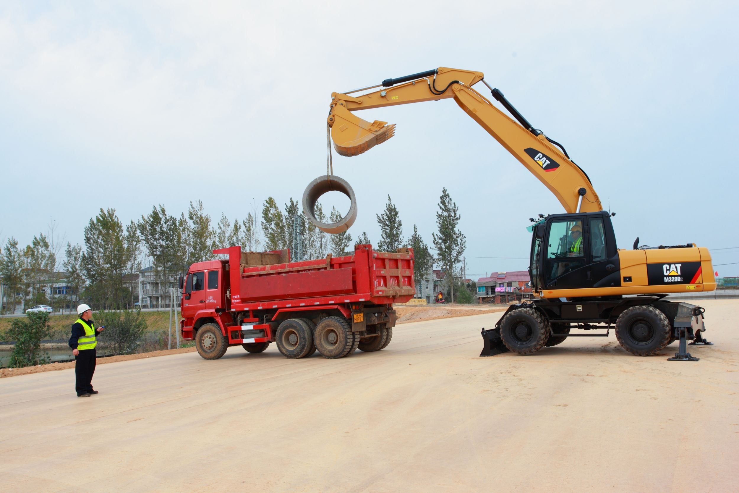 Cat® M320D2 Wheeled Excavator in UAE, Kuwait, Qatar, Oman & Bahrain Caterpillar