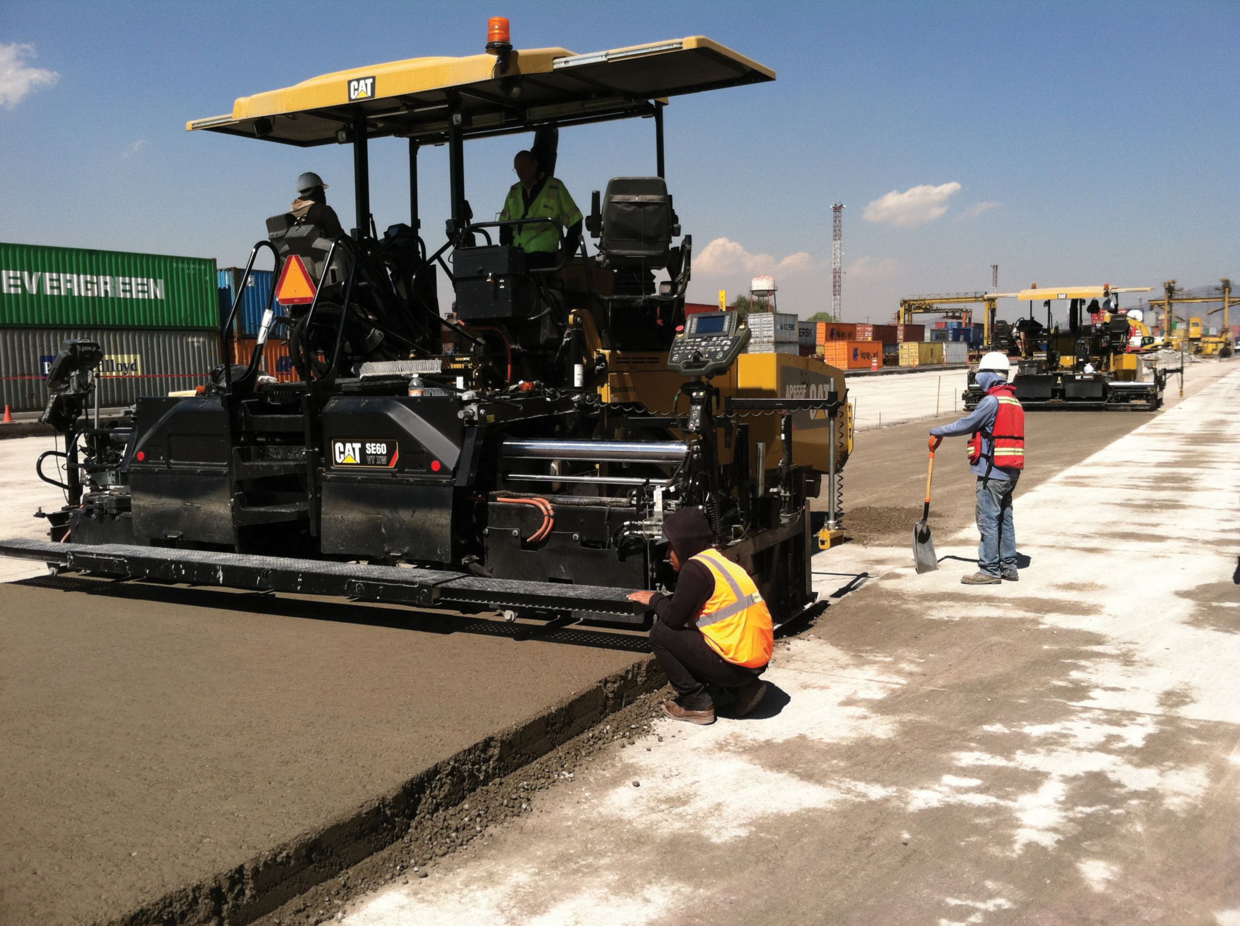 AP655F Mobil-Trac Paver