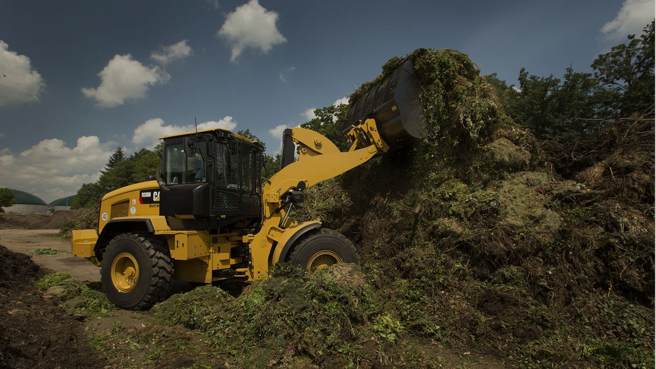 Cat® 926M, 930M and 938M Small Wheel Loaders At Work