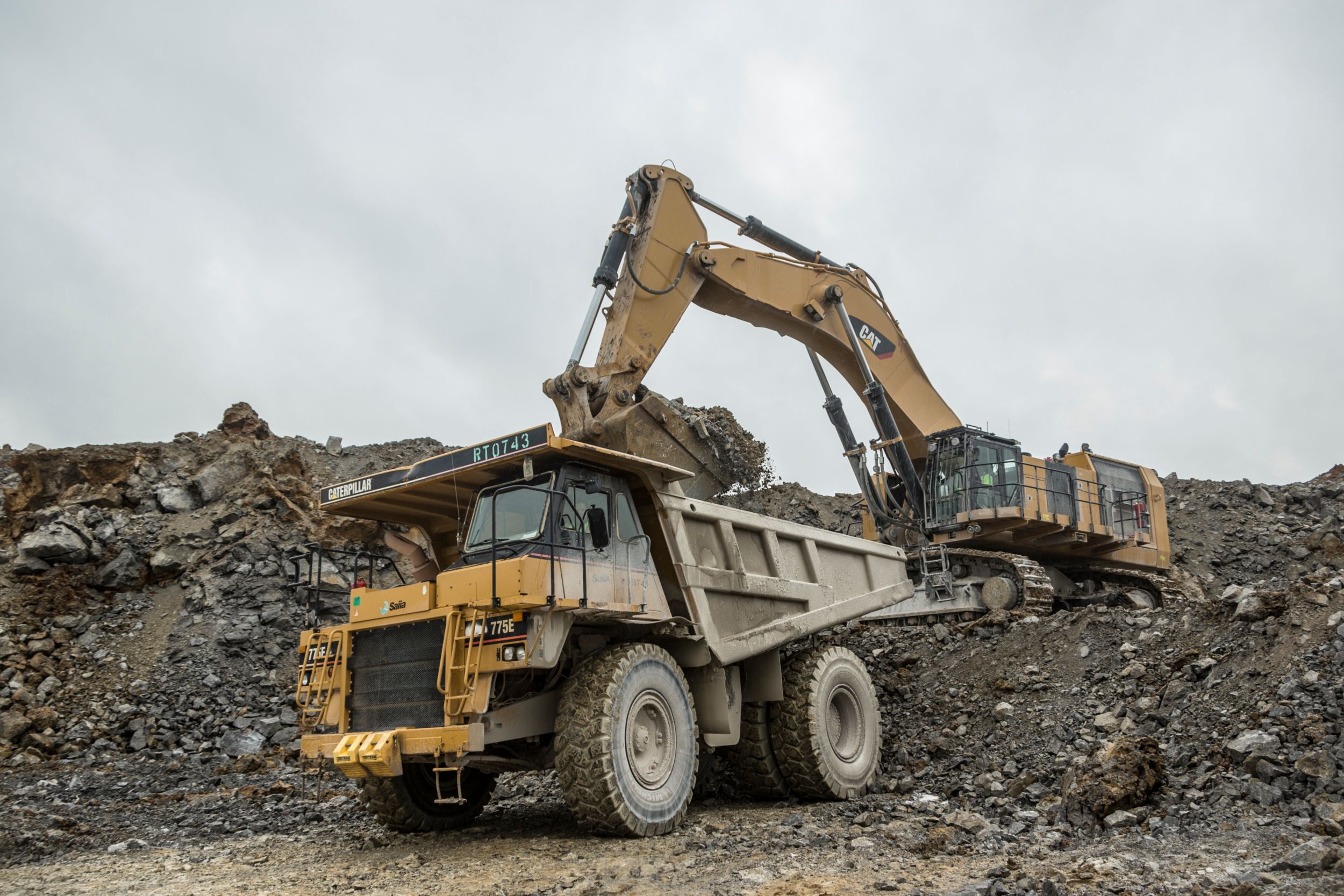 6 6m 8 6 yd Heavy  Duty  bucket for the 6015B Hyd Mining 