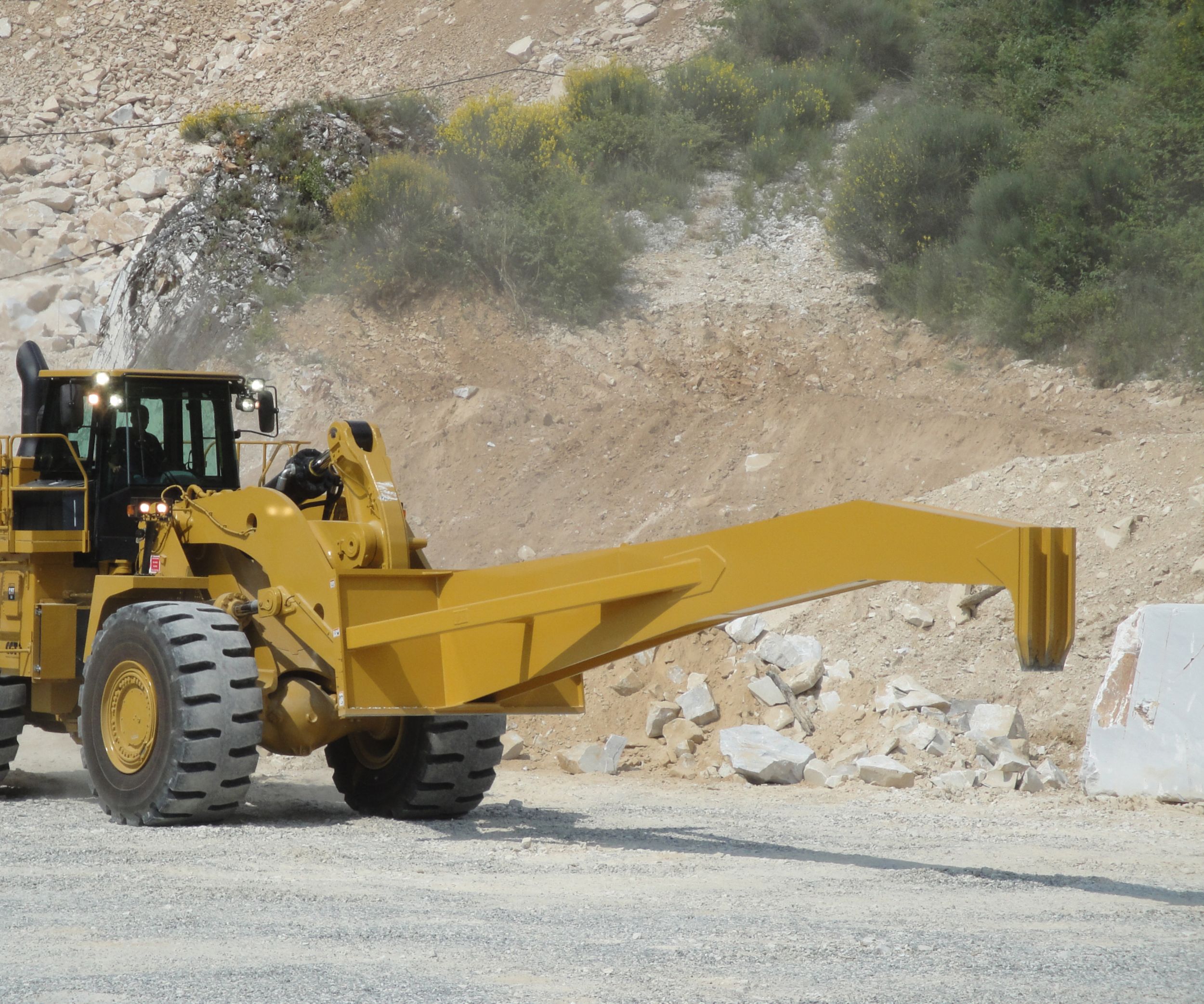 Block Handling Coupler for 988K Wheel Loaders