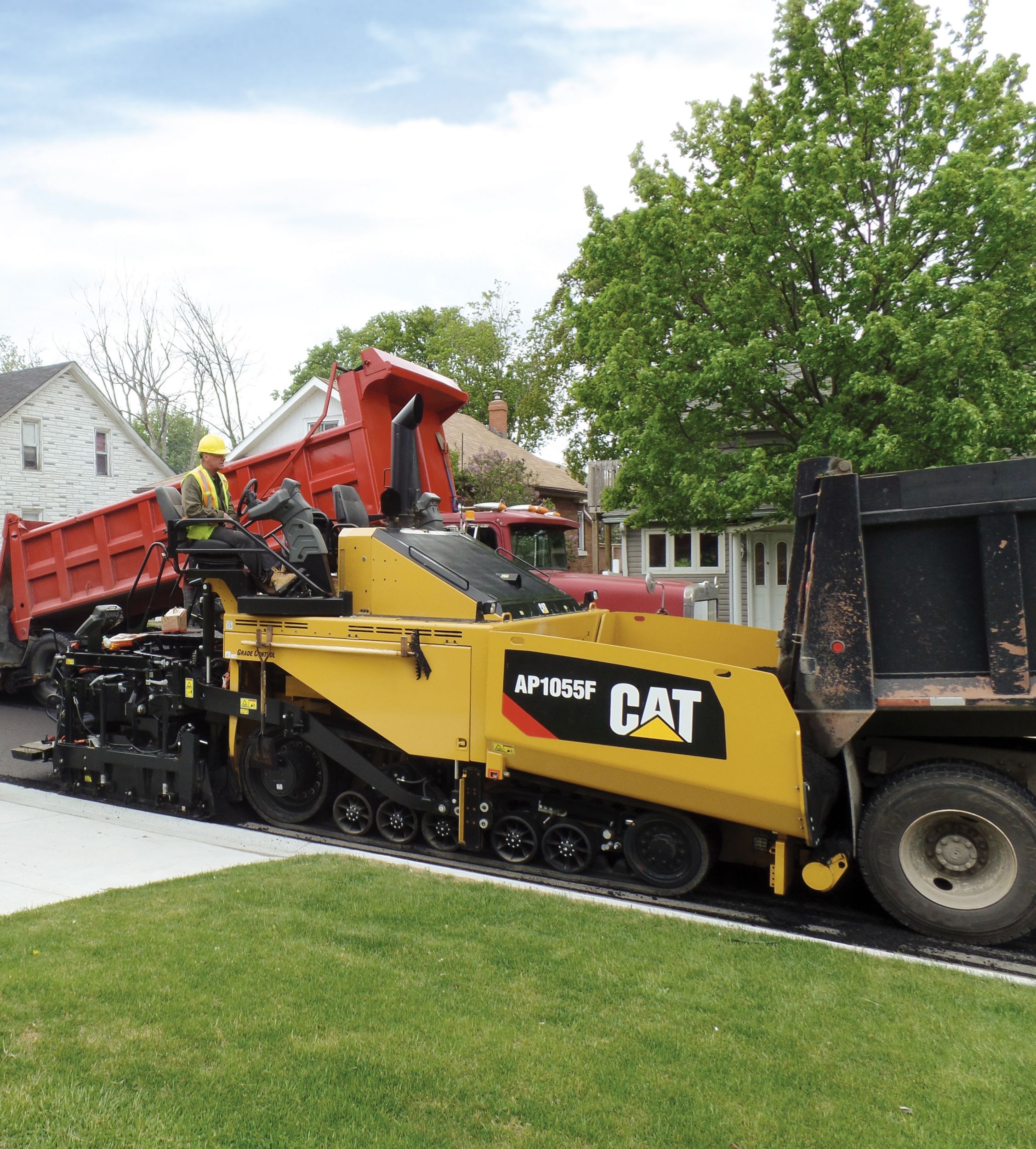 AP1055F Mobil-Trac Paver