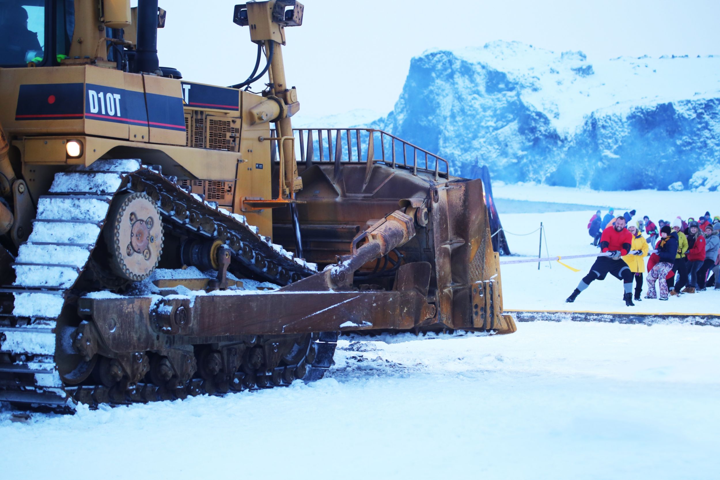 “Tug of War” Pits a Legendary Man Versus a Legendary Machine