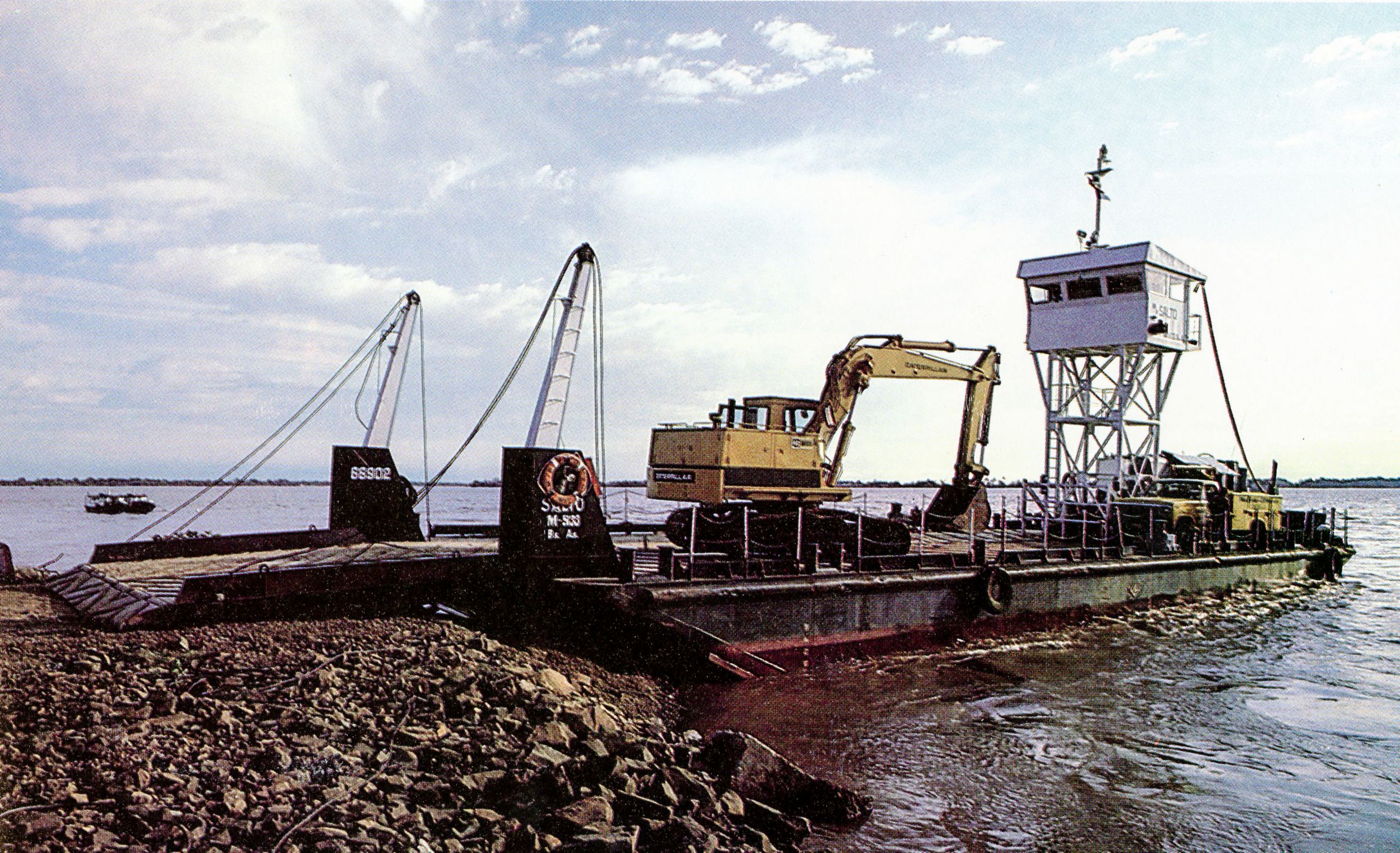 Caterpillar | 1980年代 Caterpillar | 1980年代