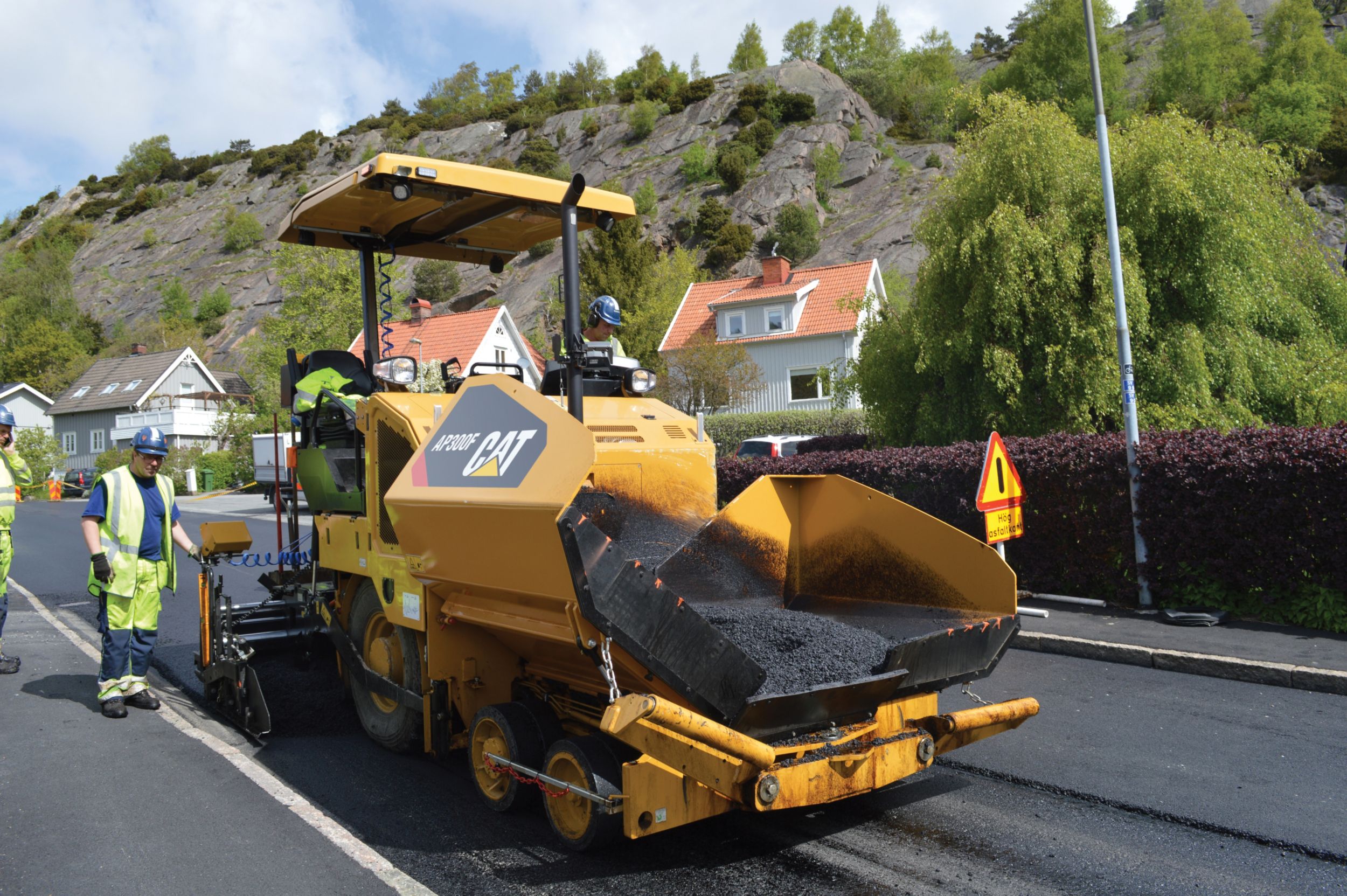 product-AP300F Wheel Asphalt Paver