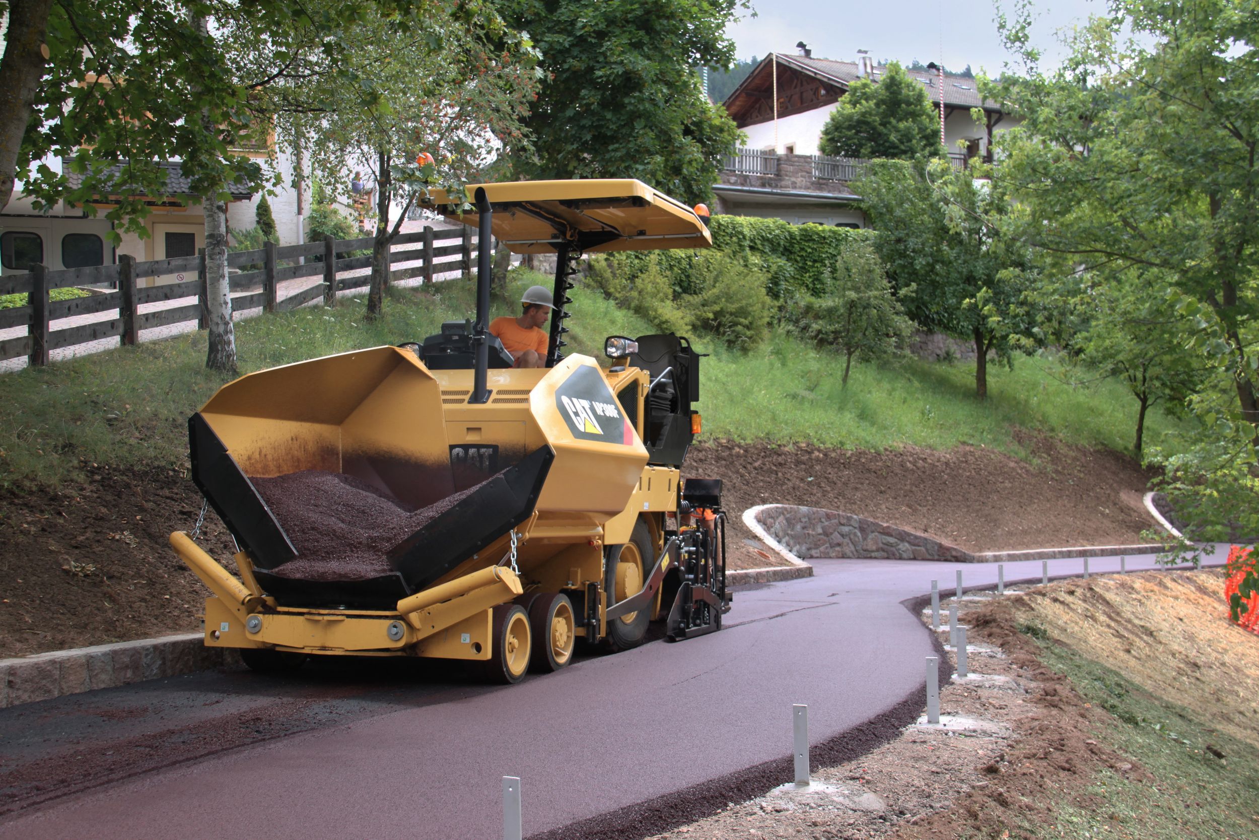 product-AP300F Wheel Asphalt Paver