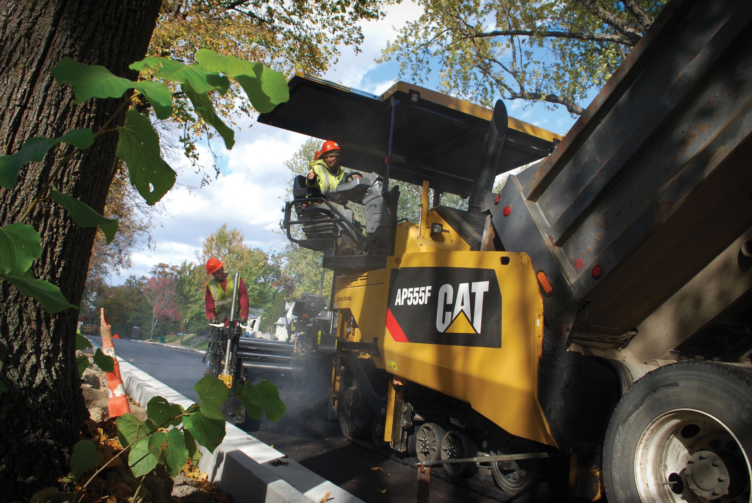 AP555F Mobil-Trac Paver