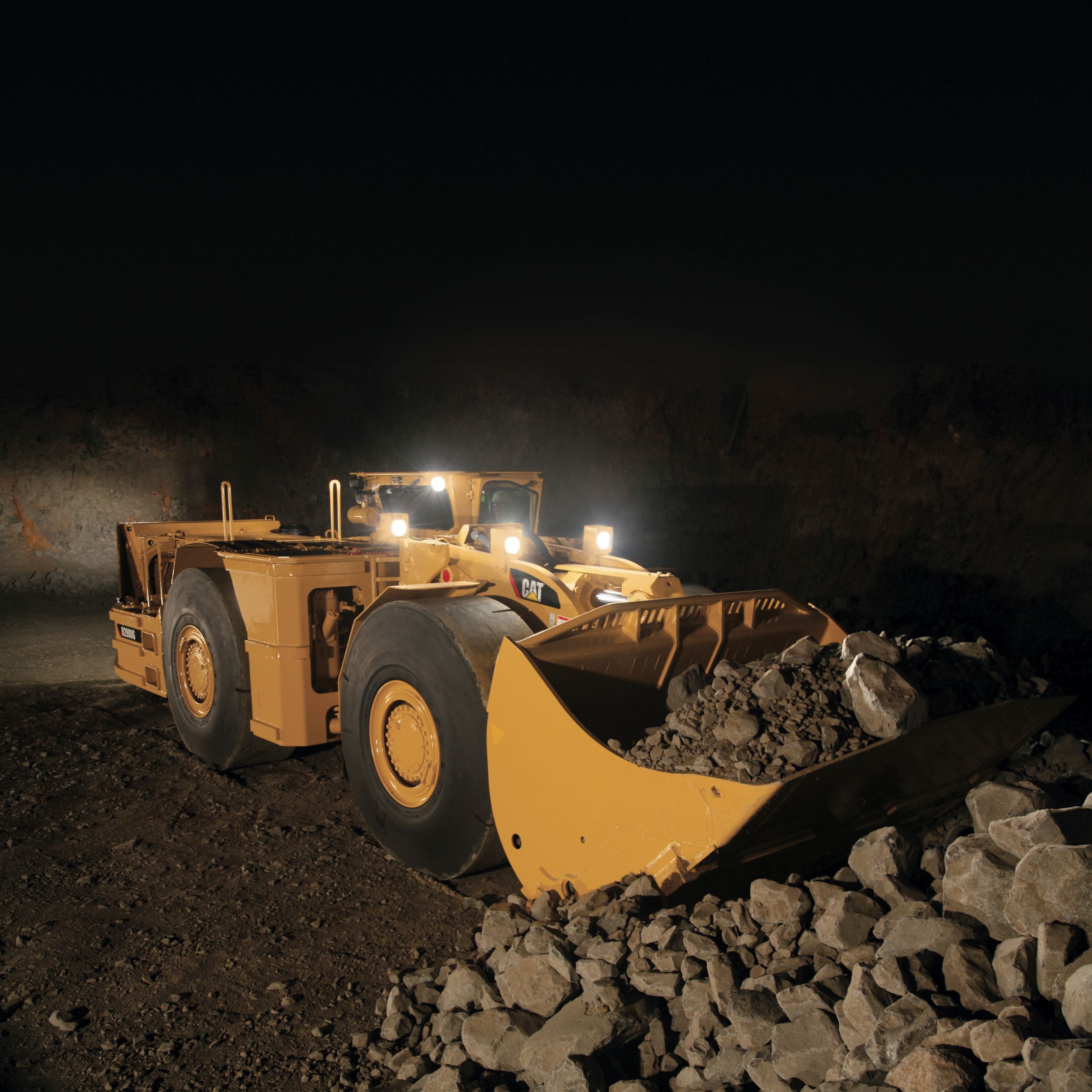 R2900G Underground Mining Loader