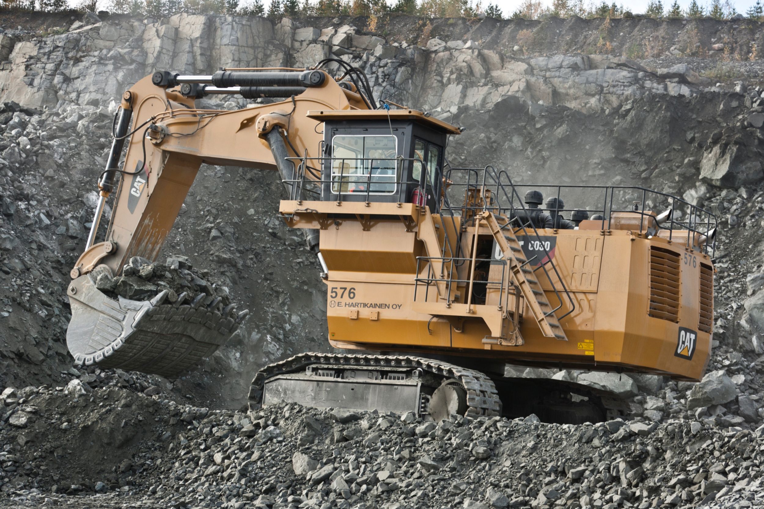 6030LRC hydraulic-mining-shovels