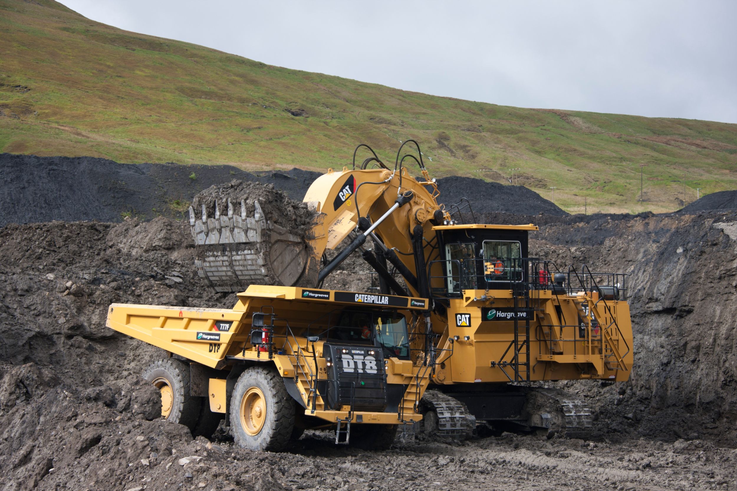 6030LRC hydraulic-mining-shovels