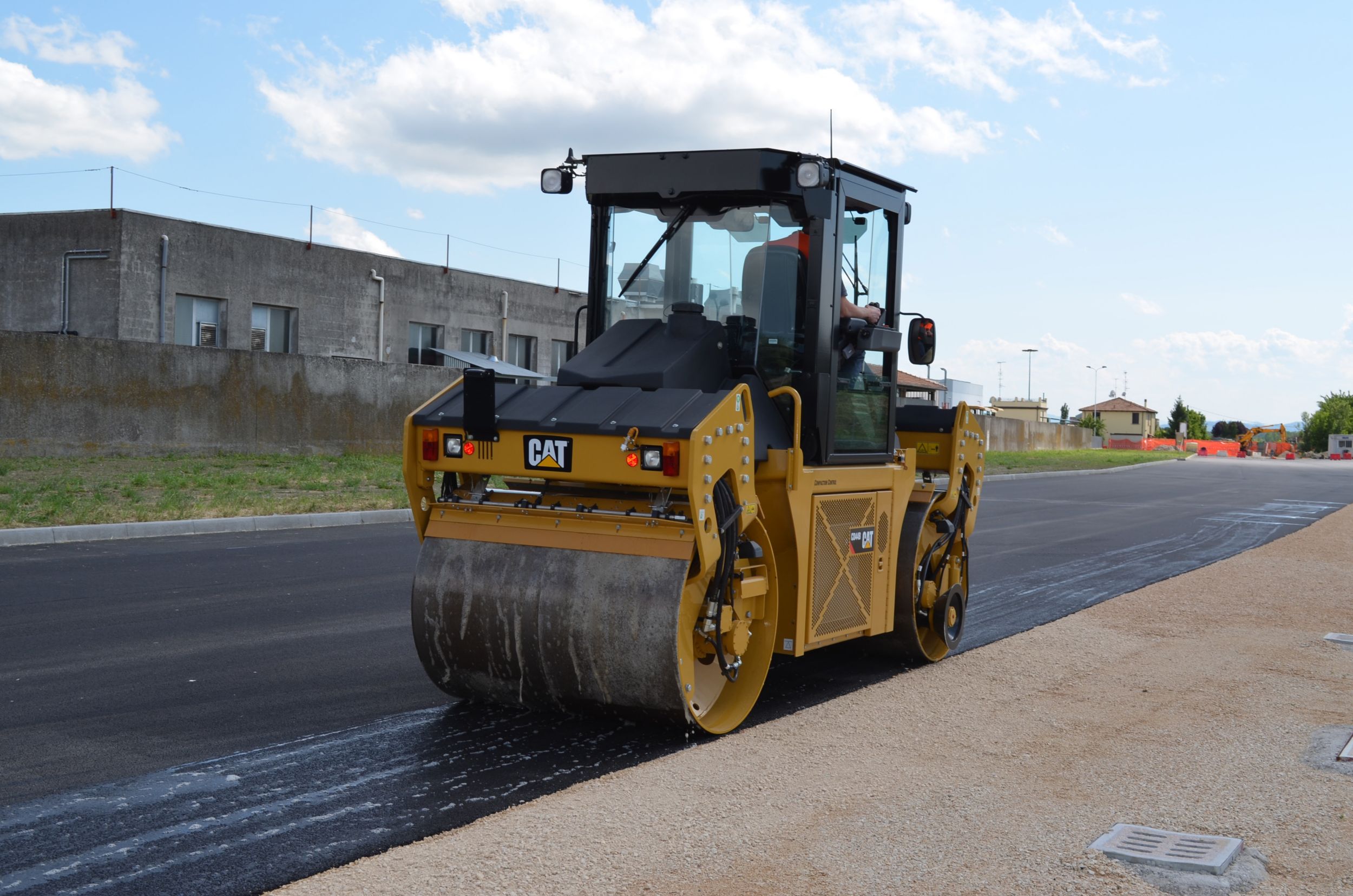 CD44B - Split Drum Tandem Vibratory Roller