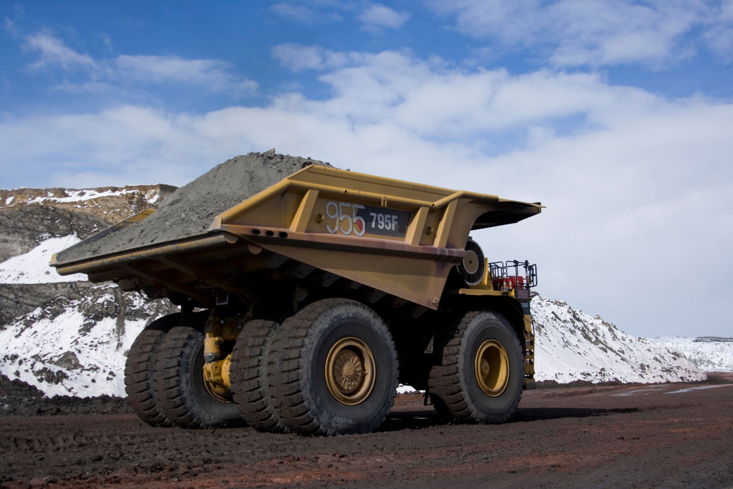 product-795F AC Mining Trucks