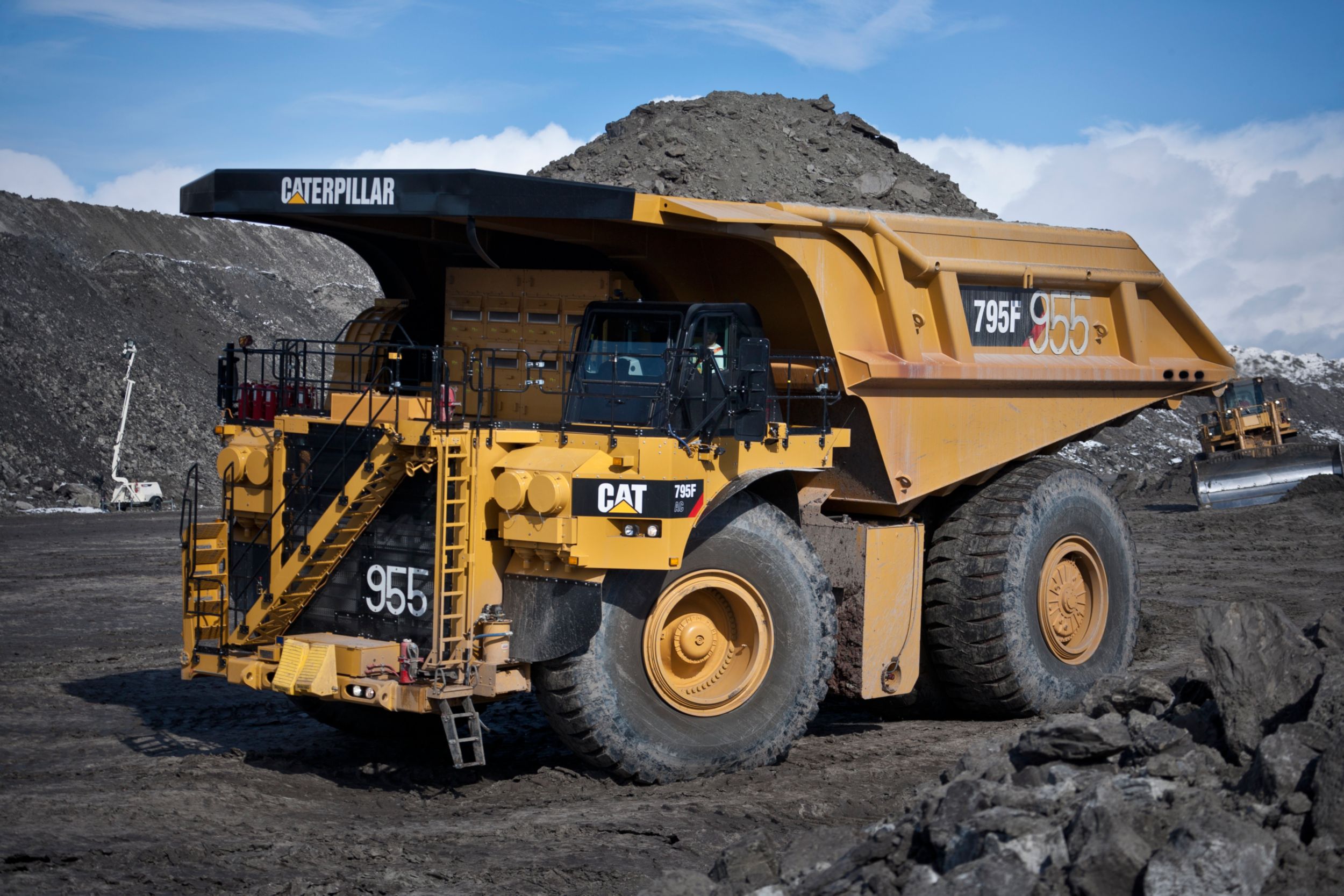 product-795F AC Mining Trucks