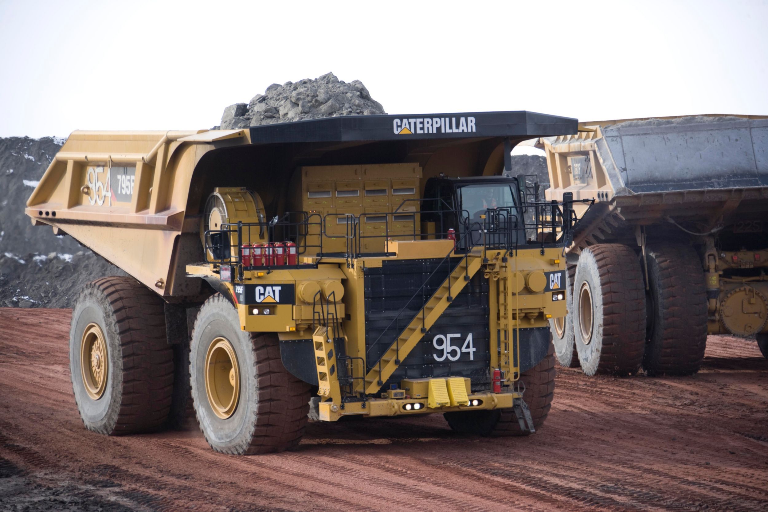 product-795F AC Mining Trucks