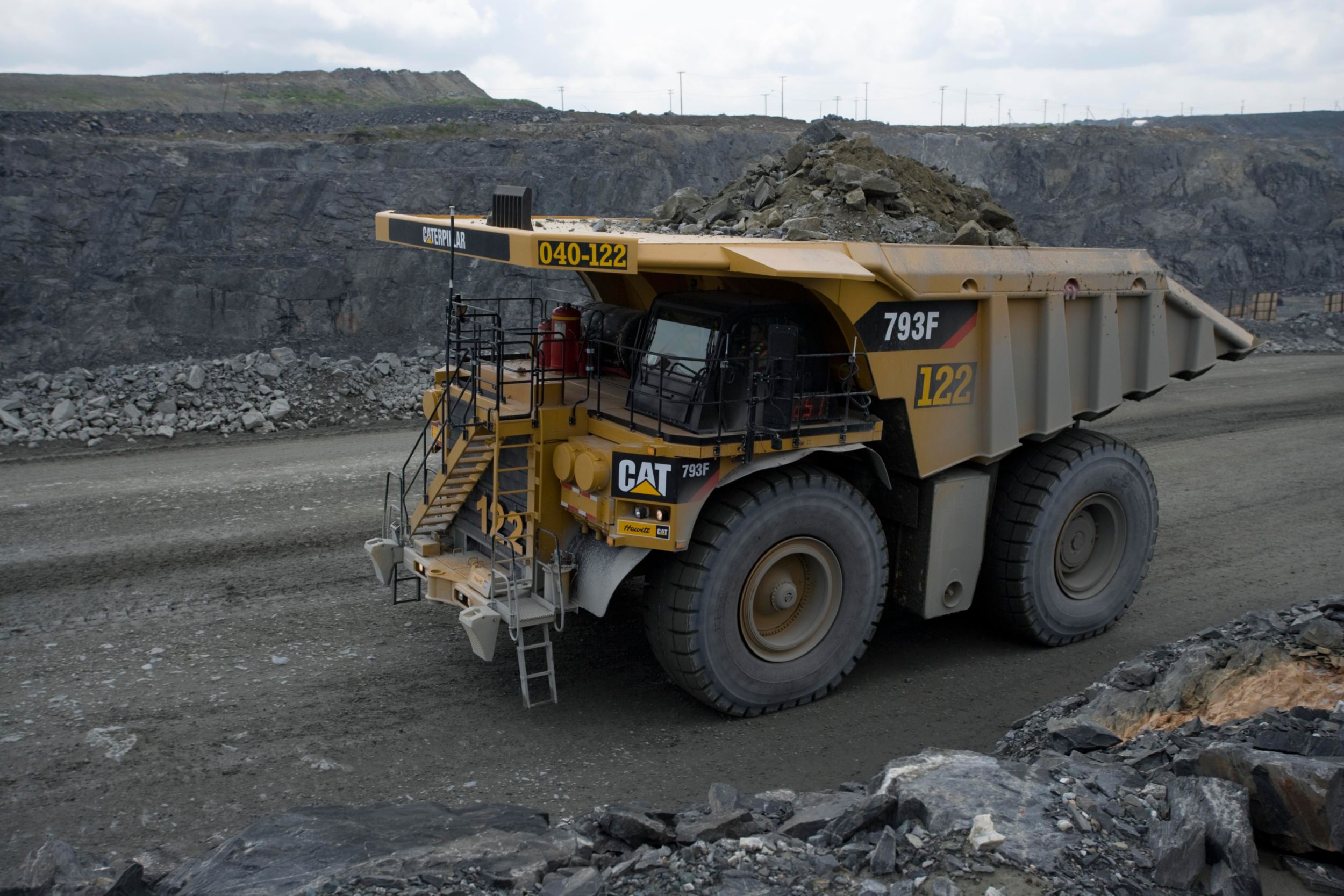 Caterpillar celebrates assembly of the 5000th 793 mining truck at its  Decatur plant - International Mining