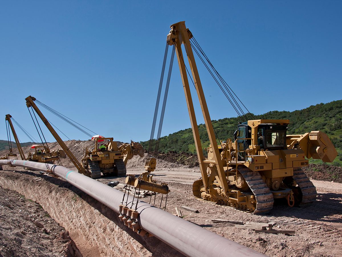 PL87 Pipelayer working in a line to install pipe