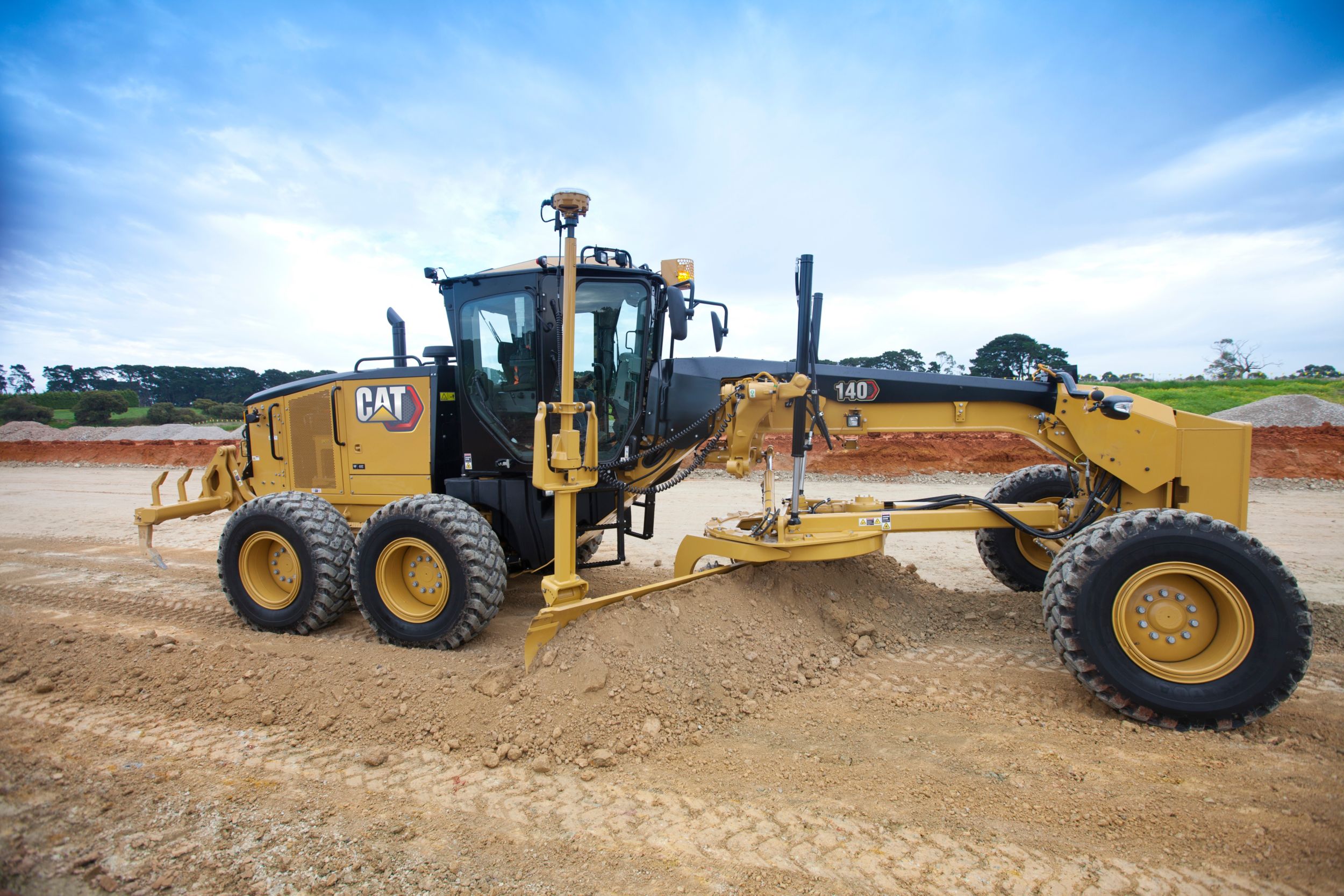 150 (140M) Motor Grader spreading material