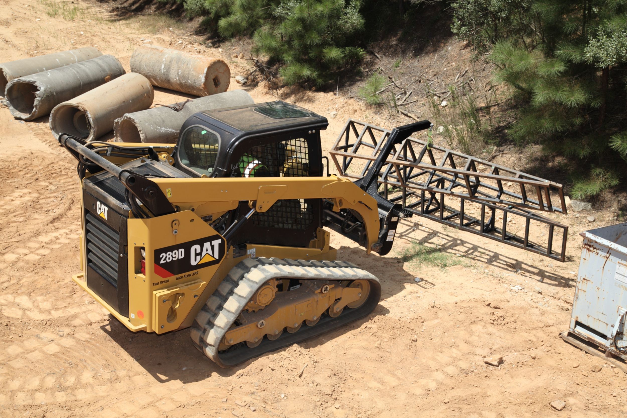 Cat® 289D Compact Track Loader and Material Handling Arm Moving Metal Structures>