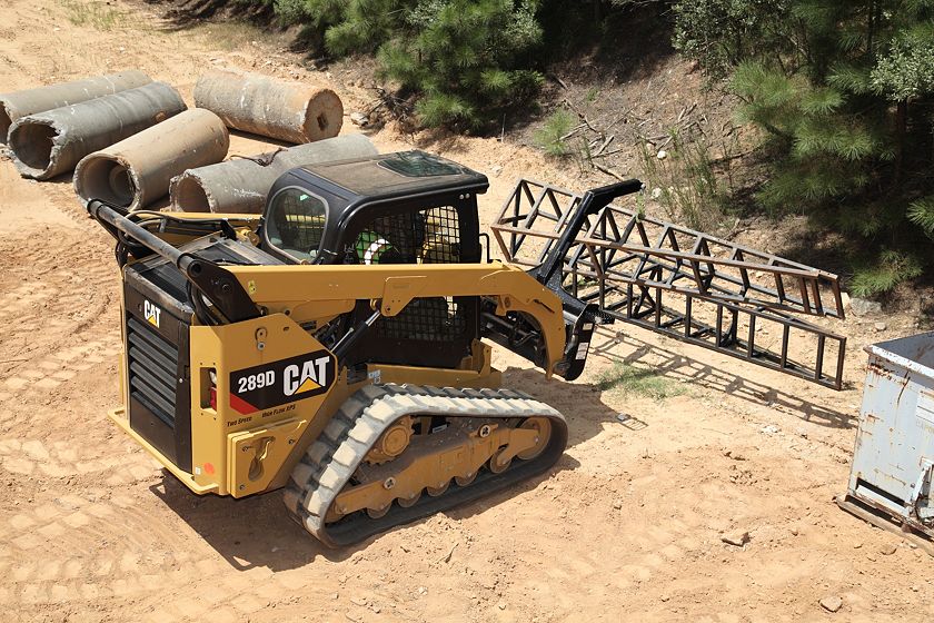 Cat® 289D Compact Track Loader and Material Handling Arm Moving Metal Structures