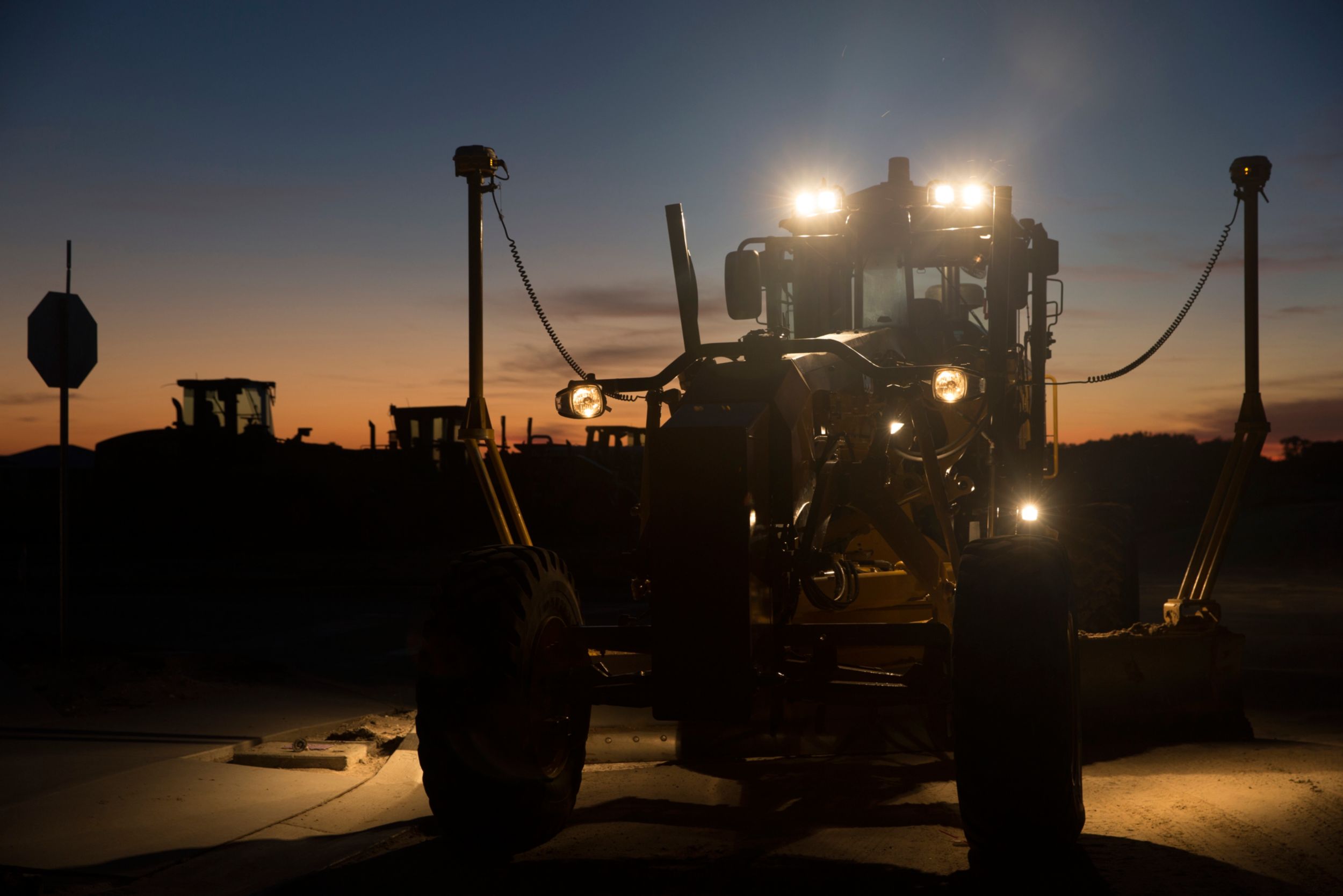 140 Motor Grader with bright headlights