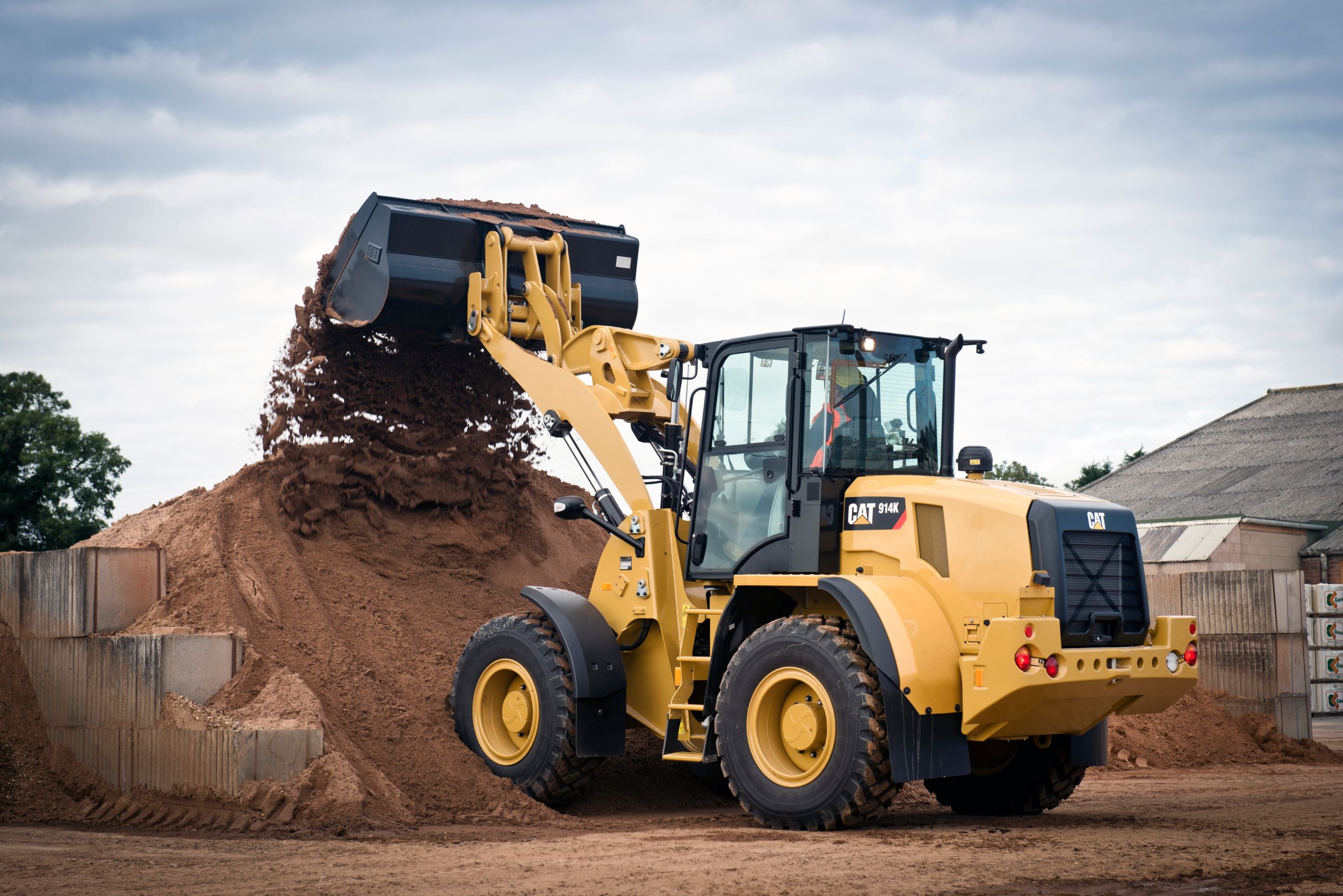 The 914 Compact Wheel Loader.