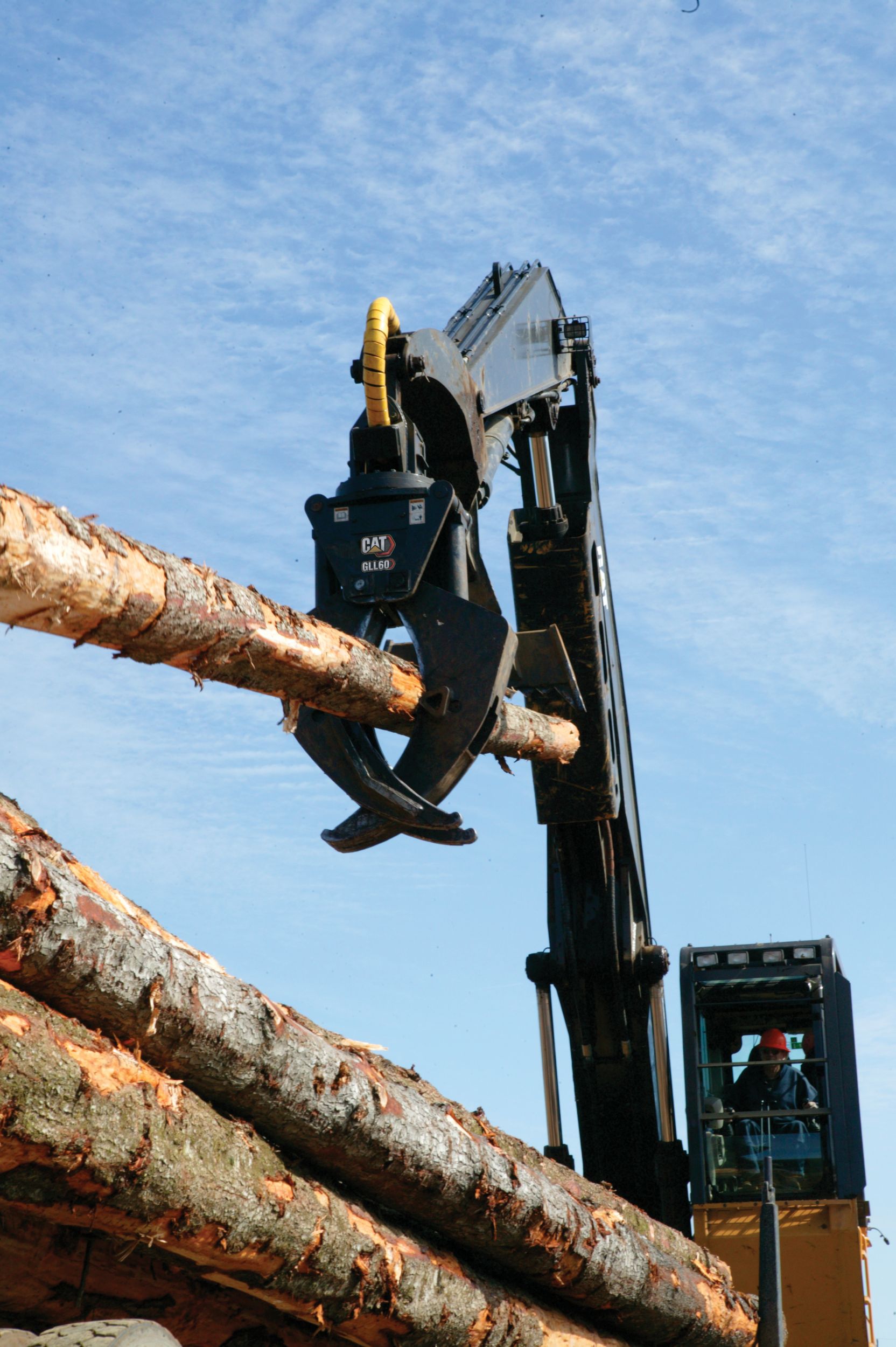 Grapple moving single log