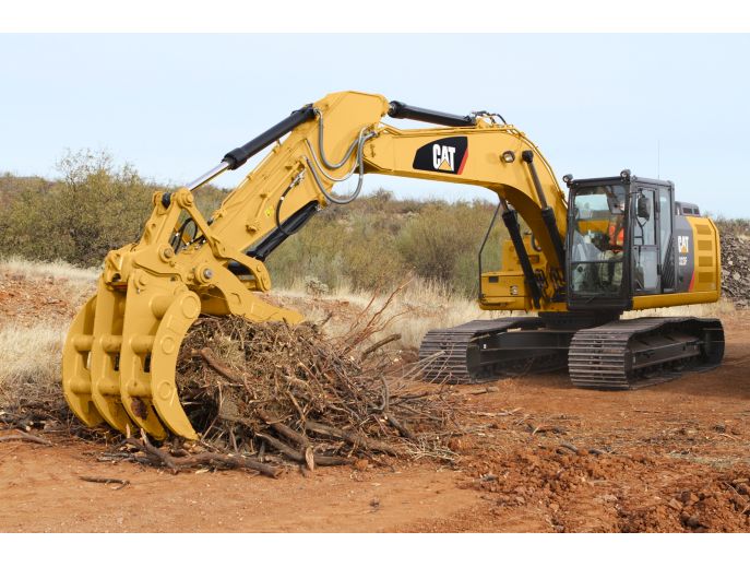 Pin Grabber Coupler clearing brush with rake and Pro Plus thumb