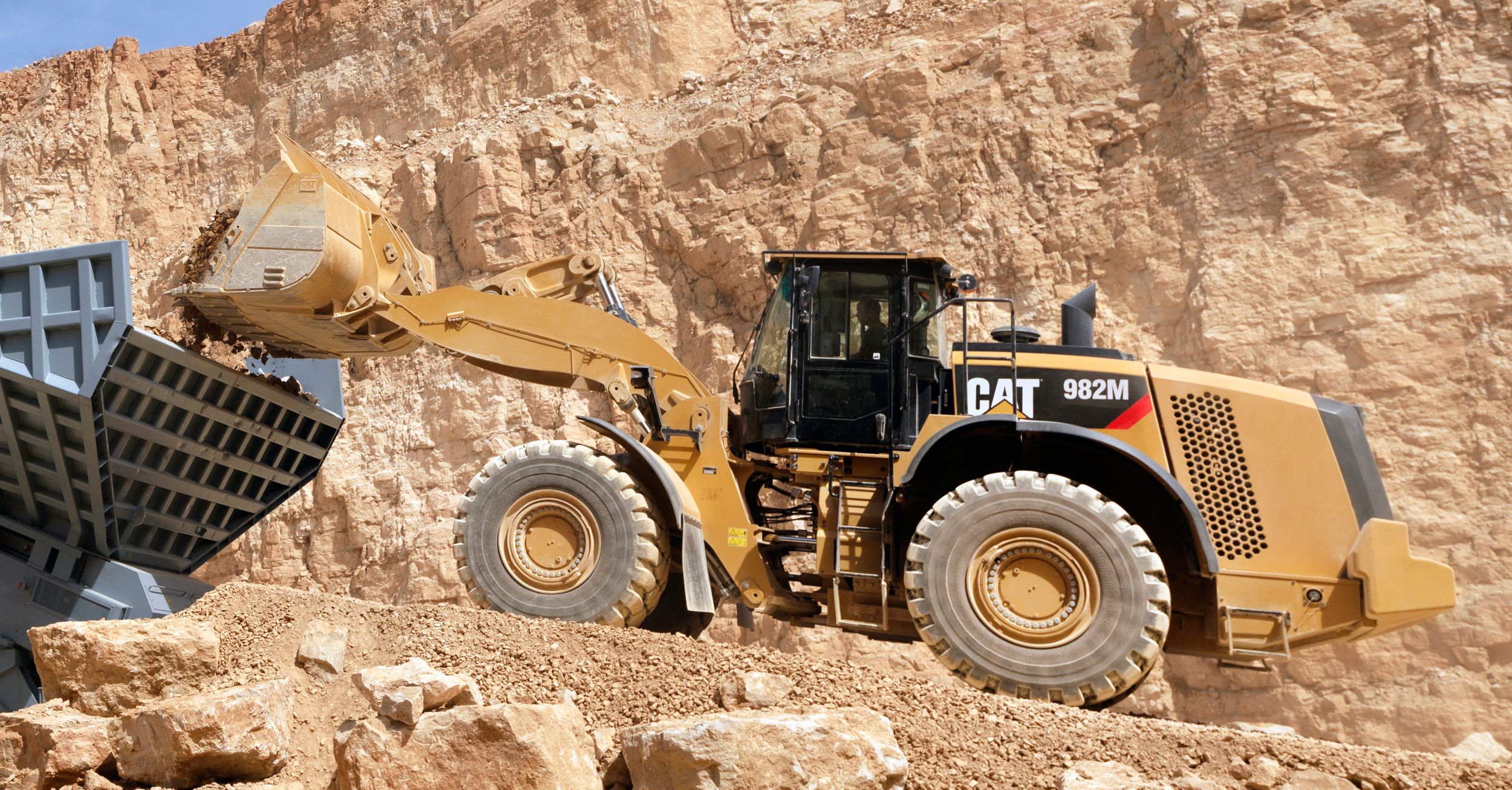 982M Medium Wheel Loader front loader