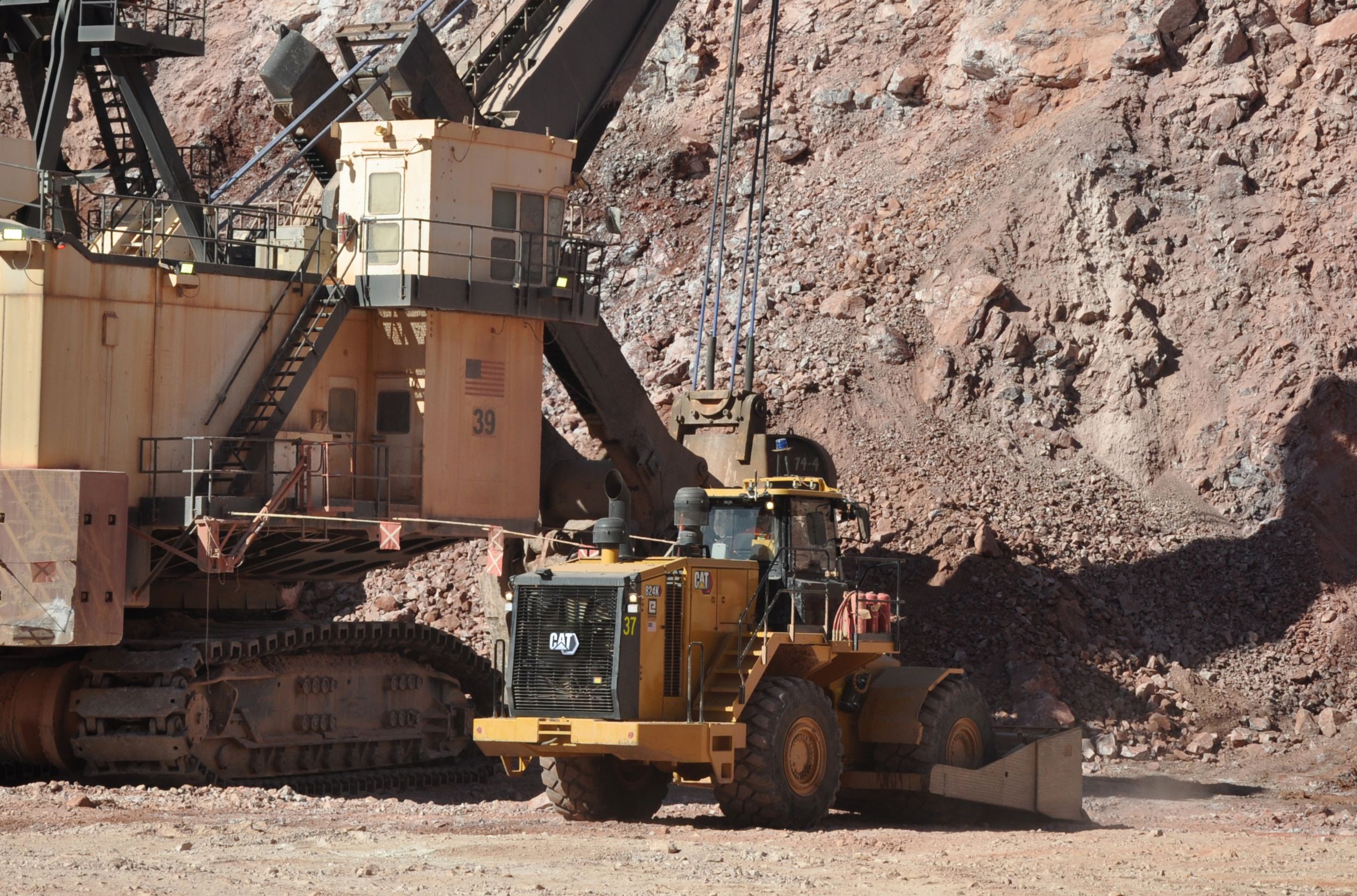 Tracteurs sur pneus 824K