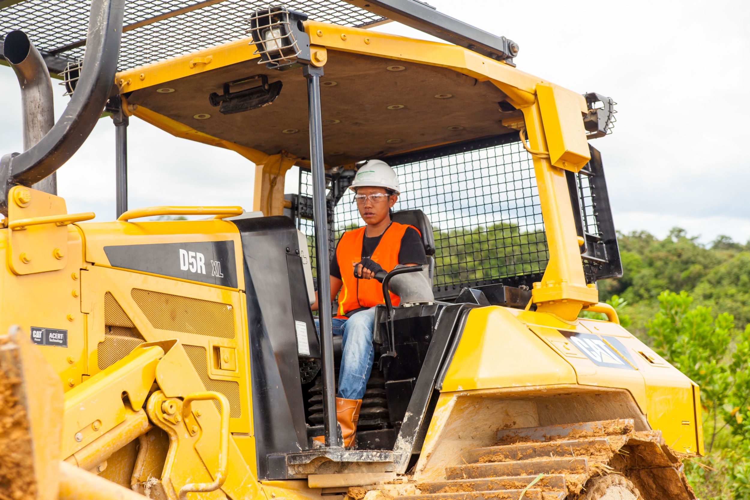 Cat Financial rep talking to customers