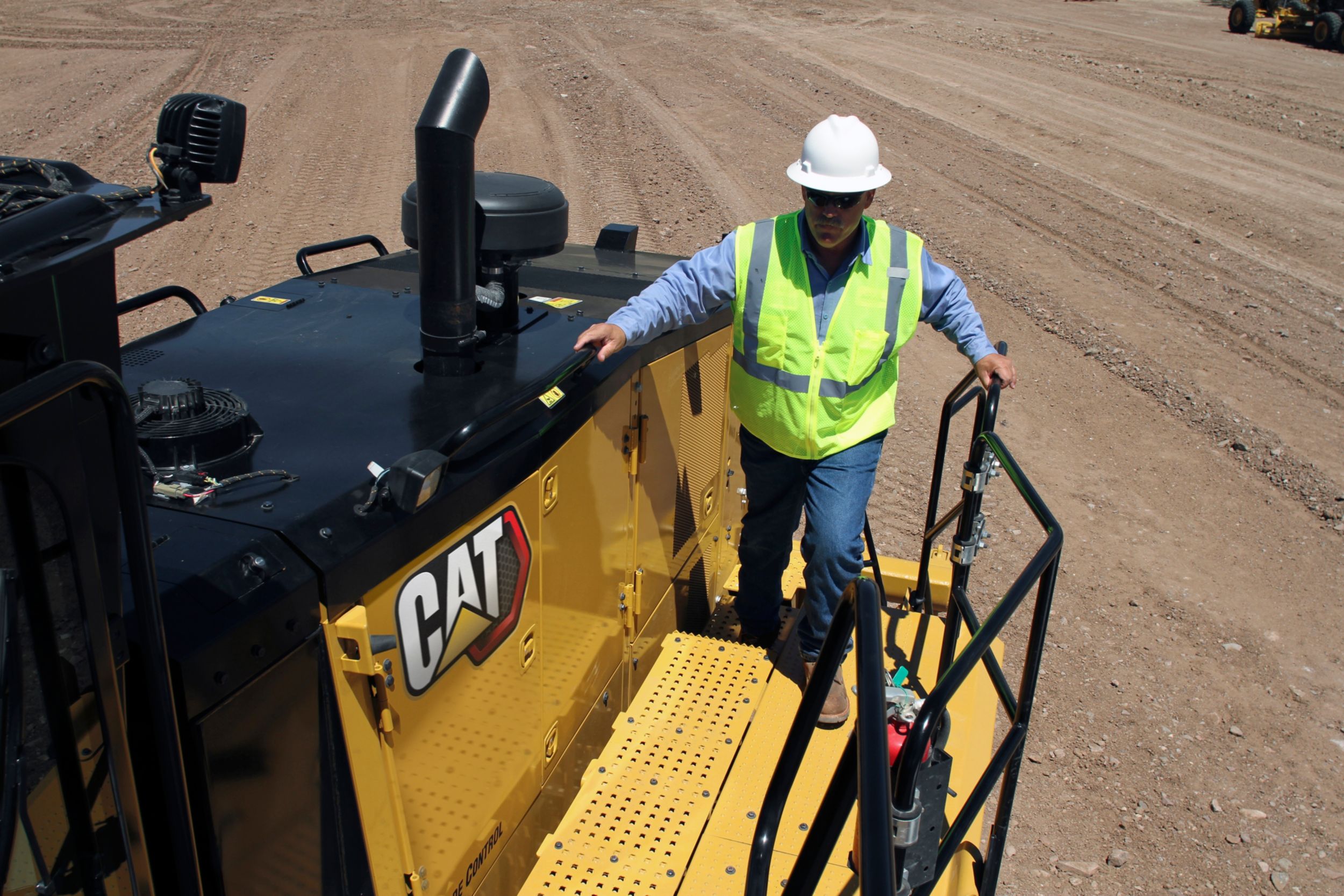 Cat 18 Motor Grader - BUILT-IN SAFETY FEATURES