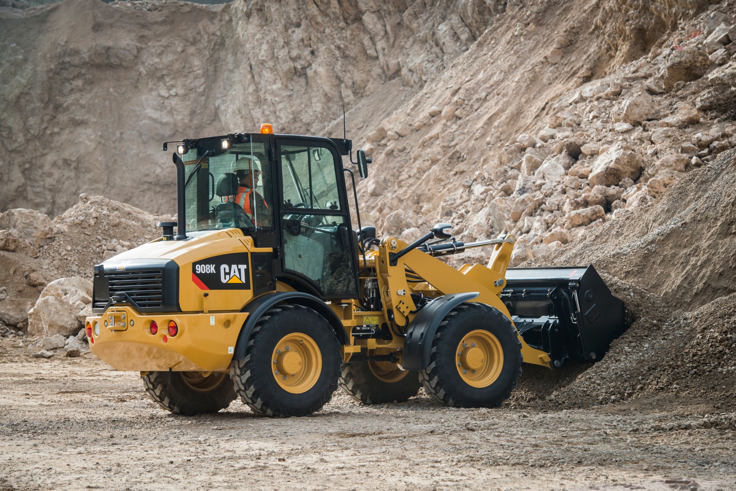 The Cat ® Optimized Z-bar Loader linkage combines the digging efficiency of...