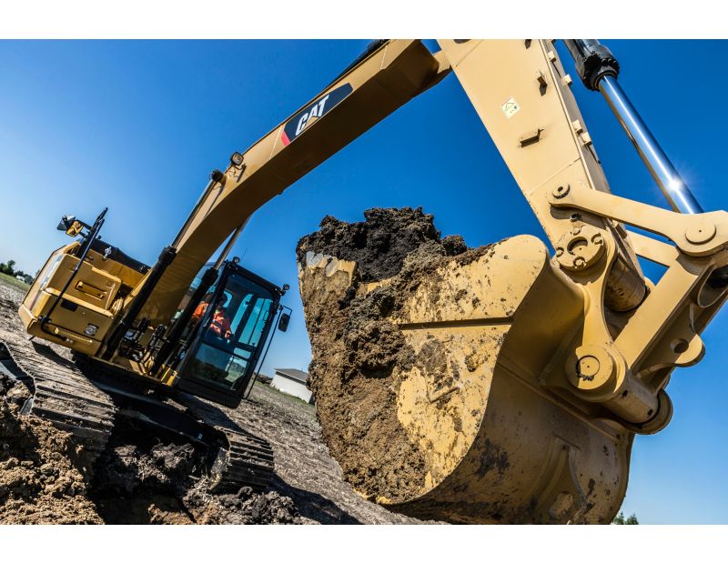 320F with Heavy Duty Bucket