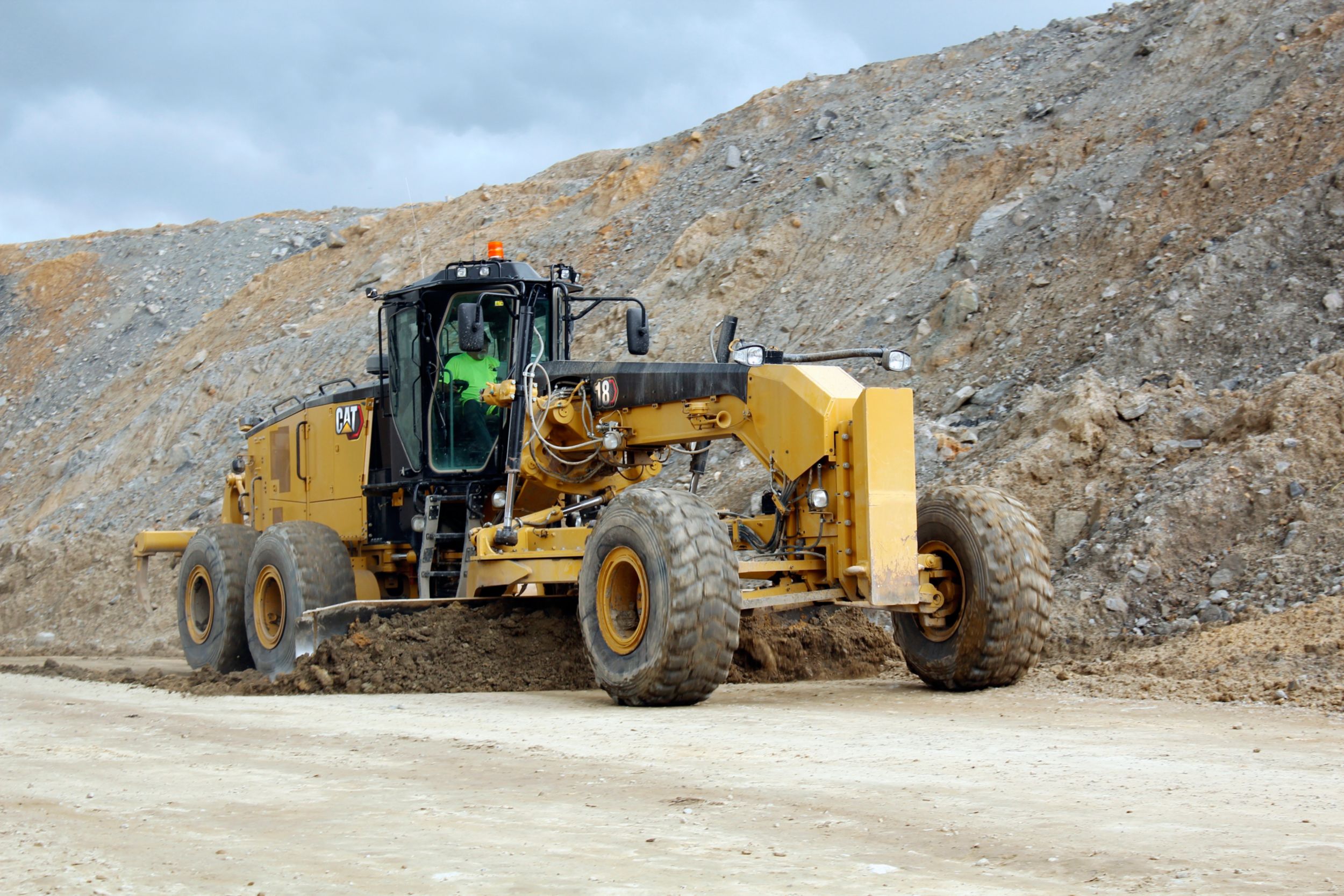 Cat 18 Motor Grader - BETTER COMFORT AND CONTROL