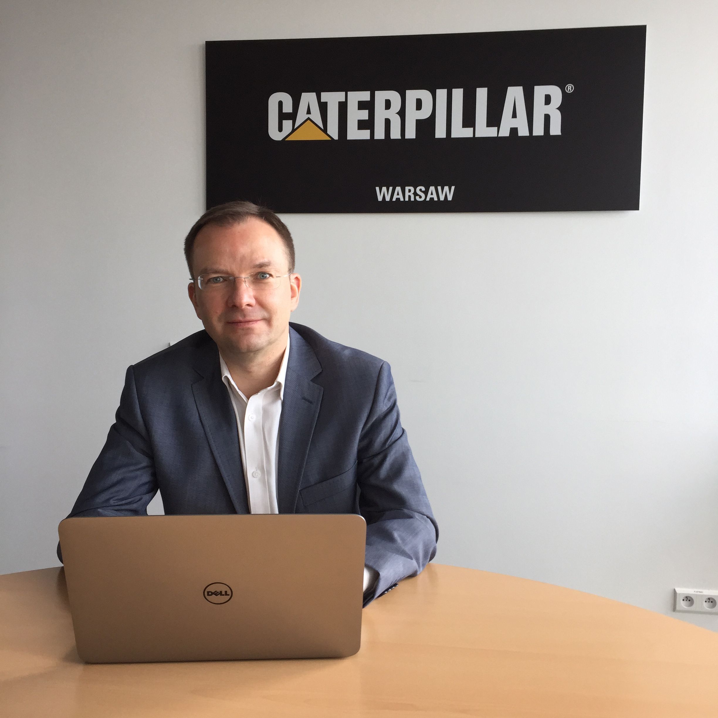 Spotkanie klientów z dealerem w miejscu pracy