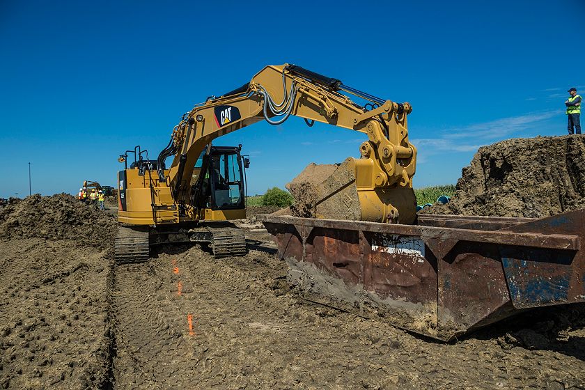 325F CR using a Heavy Duty Bucket