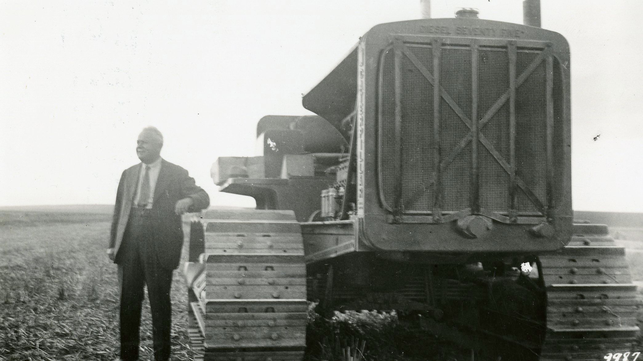 Primeiro trator diesel da Caterpillar vendido na África, 1933. 