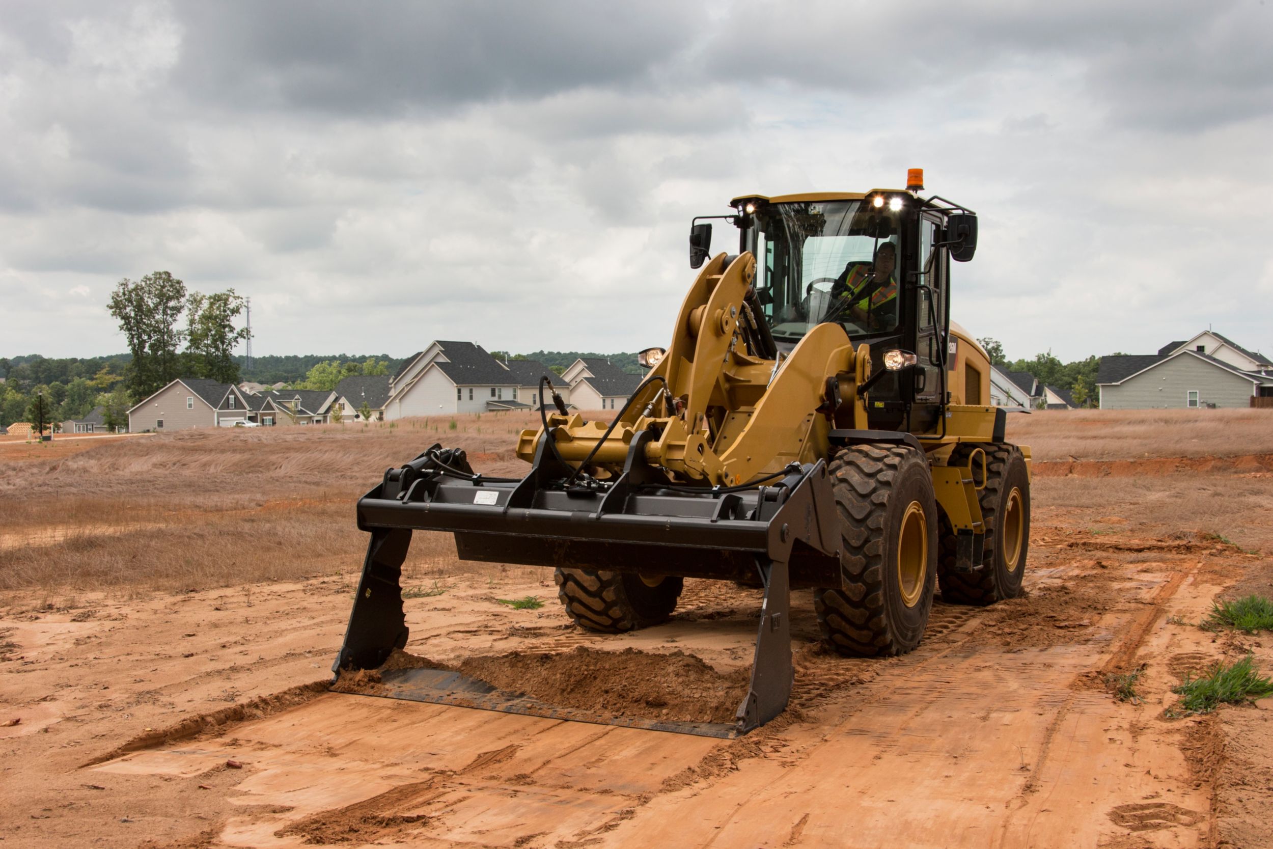 Small Wheel Loader Multi-Purpose Bucket Back-dragging Operation>