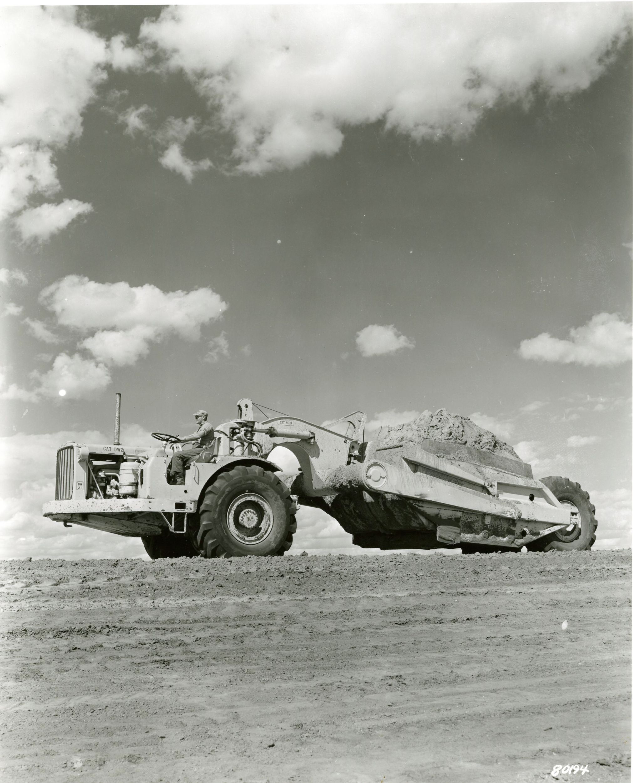 Caterpillar DW21 wheel tractor-scraper 