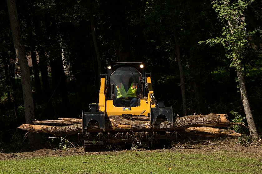 Cat® Grapple Rake Removing Fallen Logs