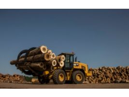 Cat® 938M Small Wheel Loader and Sorting Grapple Forks at Work