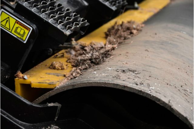Spring-Loaded Scraper Bar
