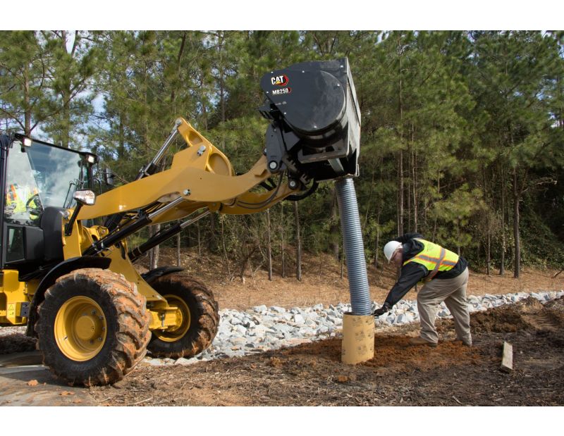 Customer using Cat® Mixing Bucket hose to direct mix right where you need it.