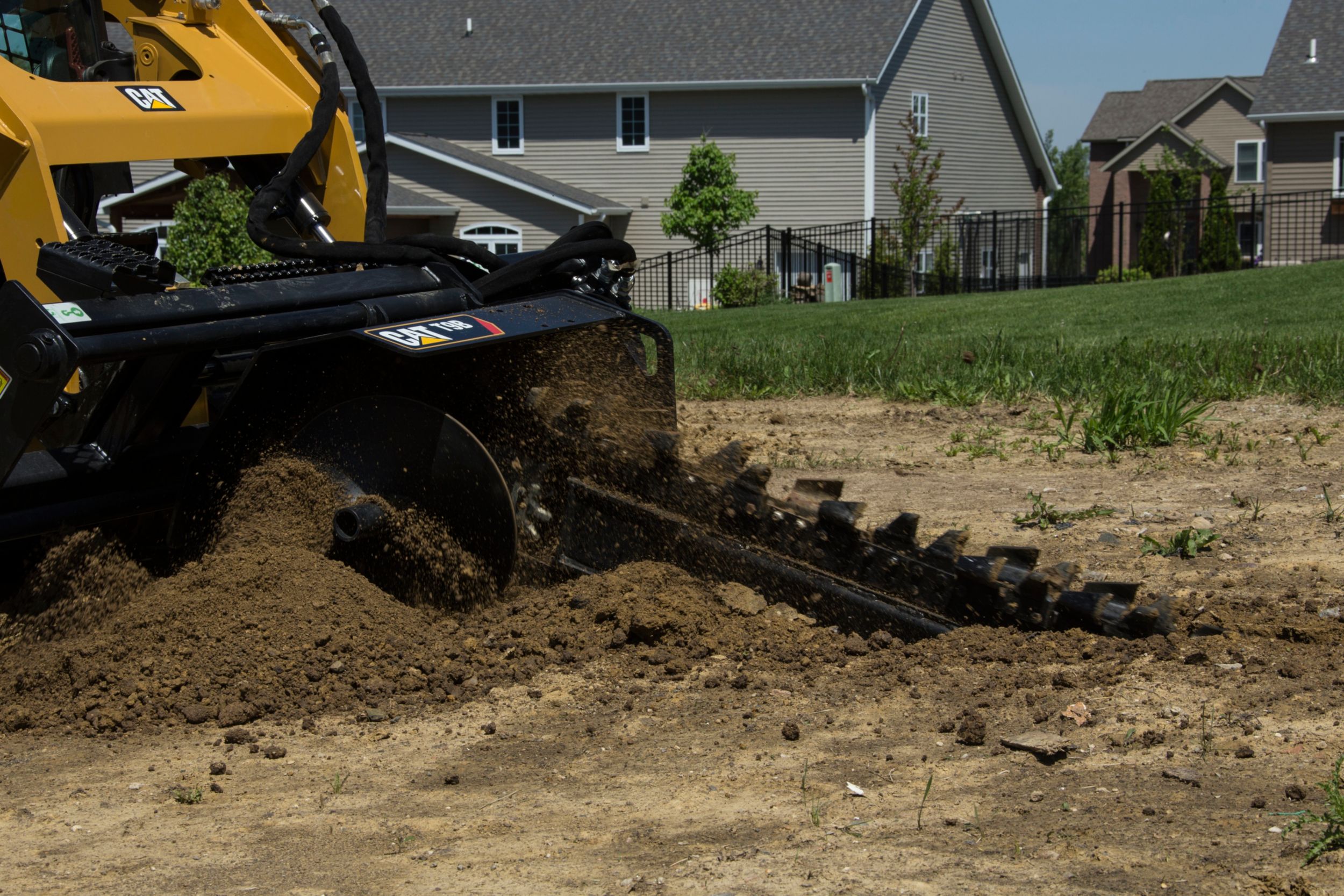 Trancheuse T9B Cat® en intervention sur un site d'aménagement de sites