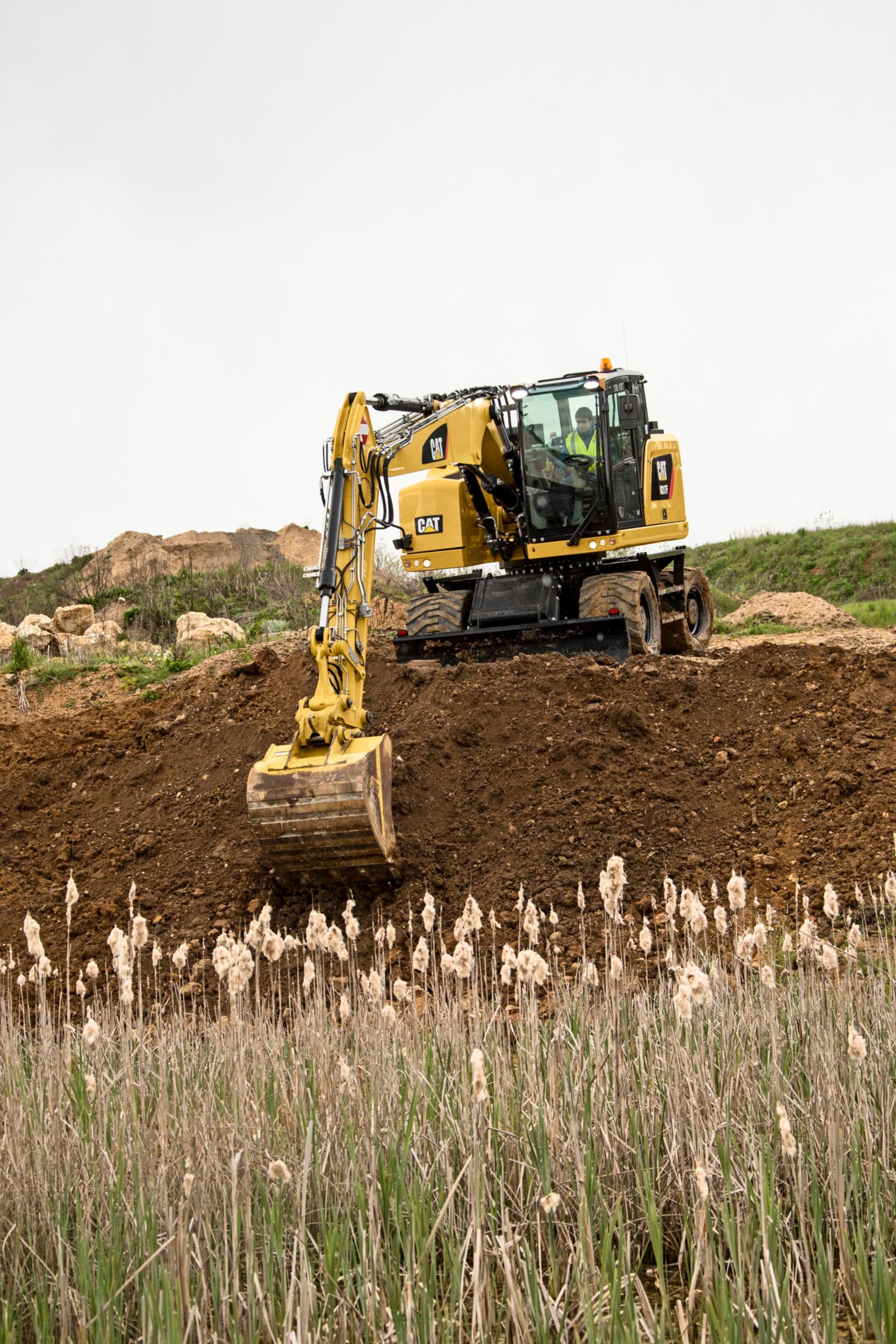 M317F Wheeled Excavator